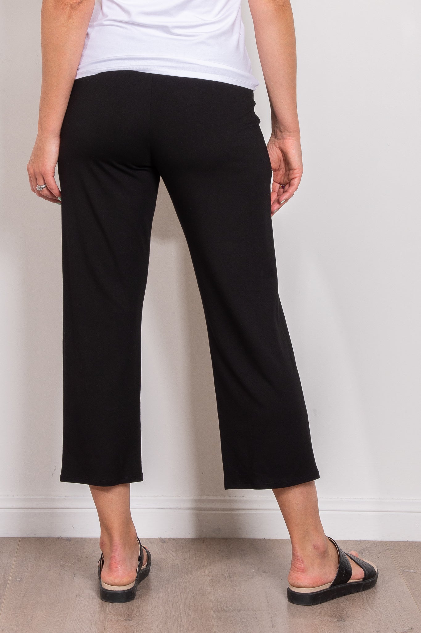 Mela Purdie Women's 3/4 Length Yoga Pants - Soft Matte Jersey Fabric for Workout & Lounge Wear - Perfect for Yoga, Pilates & Casual Comfort