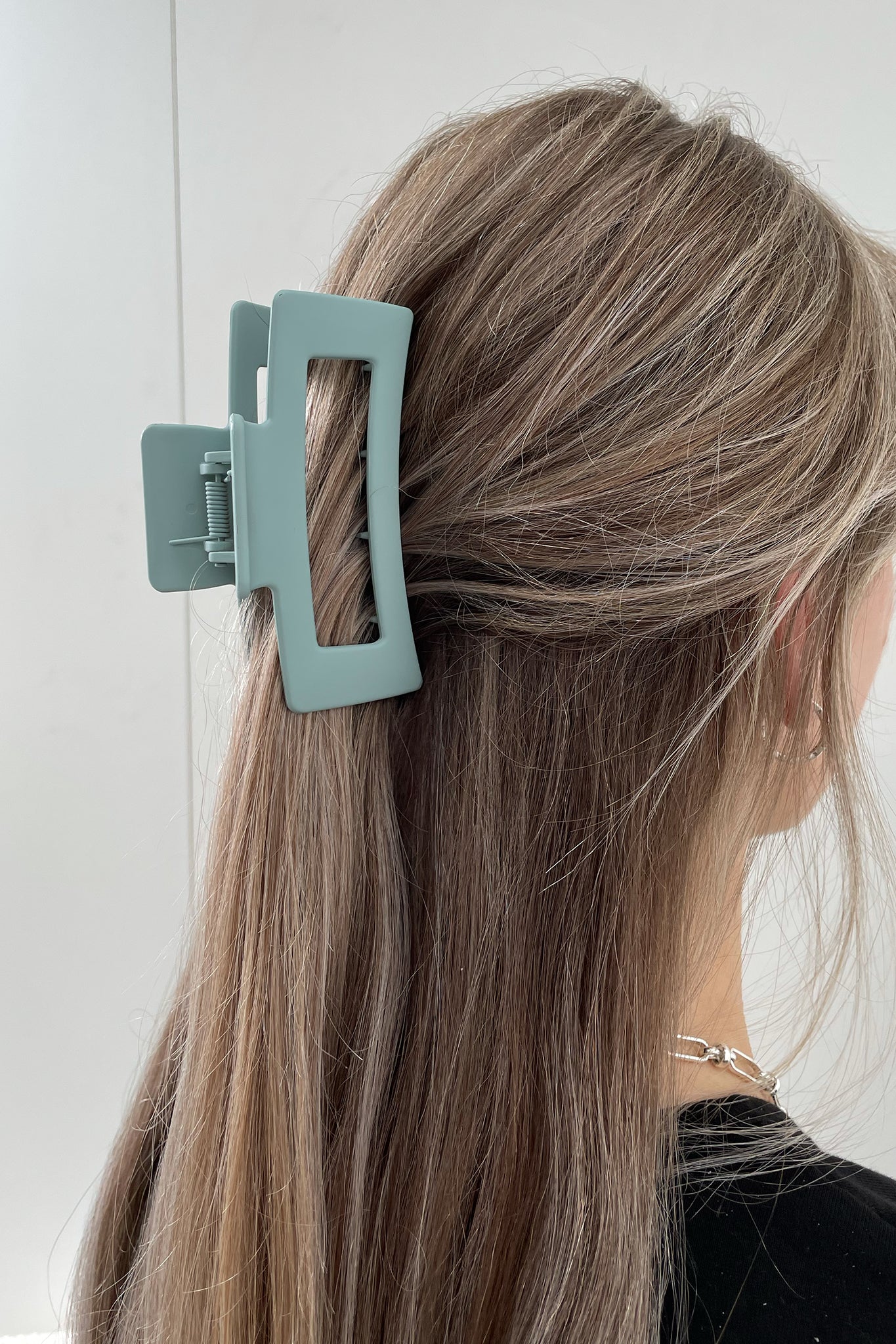 Mika Claw Hair Clip - Teal Blue Hair Accessory for Women & Girls - Perfect for Ponytails, Buns & Updos - Great for Everyday, Work & Special Occasions