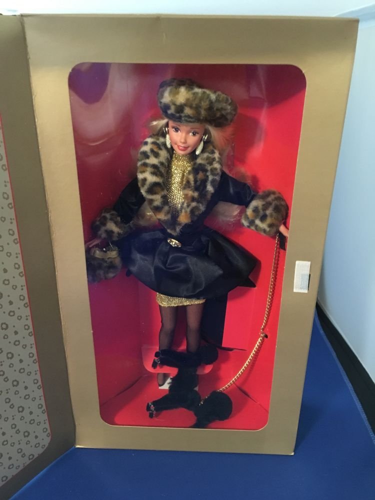 Barbie Shopping Chic Spiegel Doll Limited Edition - Collector's Fashion Doll with Stylish Outfits & Accessories - Perfect for Display, Gifts, and Playtime Fun