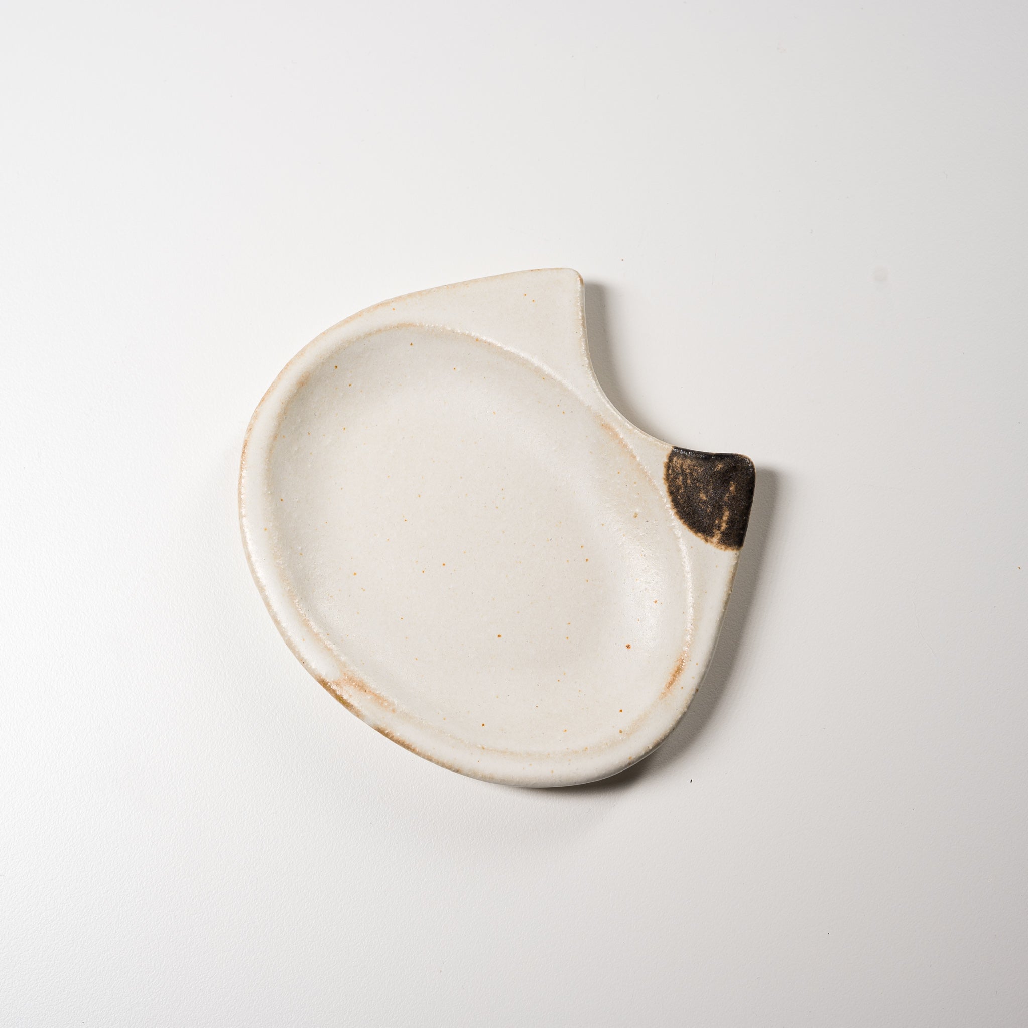 Wakasama Kiln Cat Regular Dish 11cm - 2 Cute Japanese Ceramic Cat Plate Patterns for Home Decor & Gifts | Perfect for Dining, Display, or Collectibles