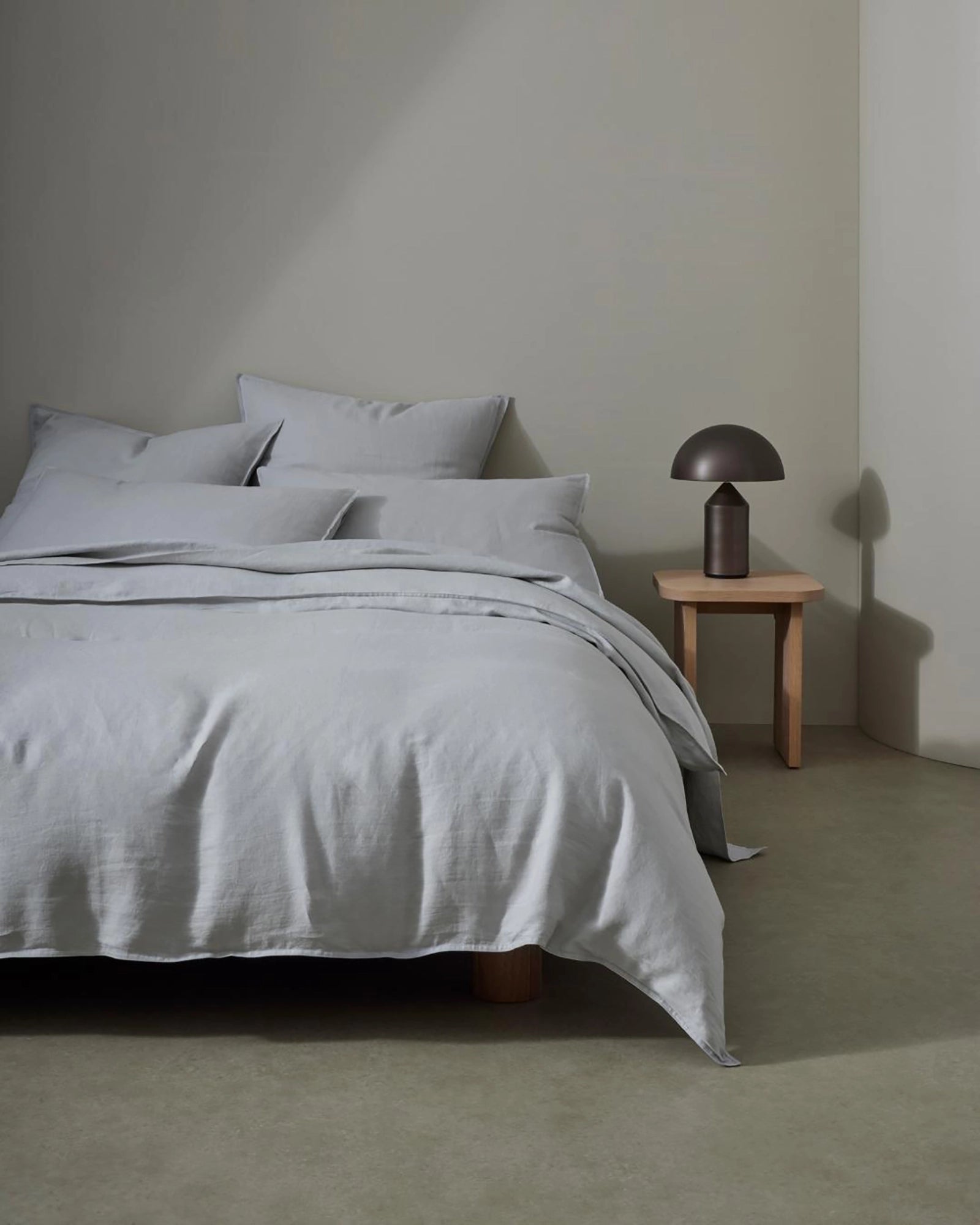 Ravello Luxury Flat Sheet in Silver - Ultra Soft & Breathable Bedding for a Comfortable Sleep | Perfect for Master Bedrooms, Guest Rooms & Hotels