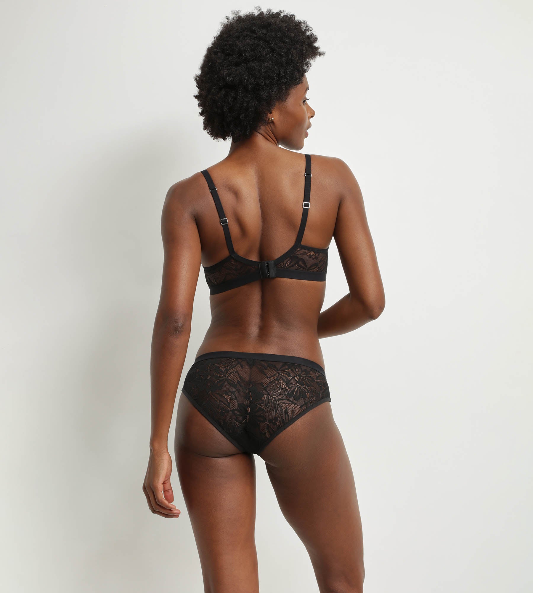 Lace Leaf Pattern Underwire Black Bra - Comfortable & Sexy for Everyday Wear or Special Occasions
