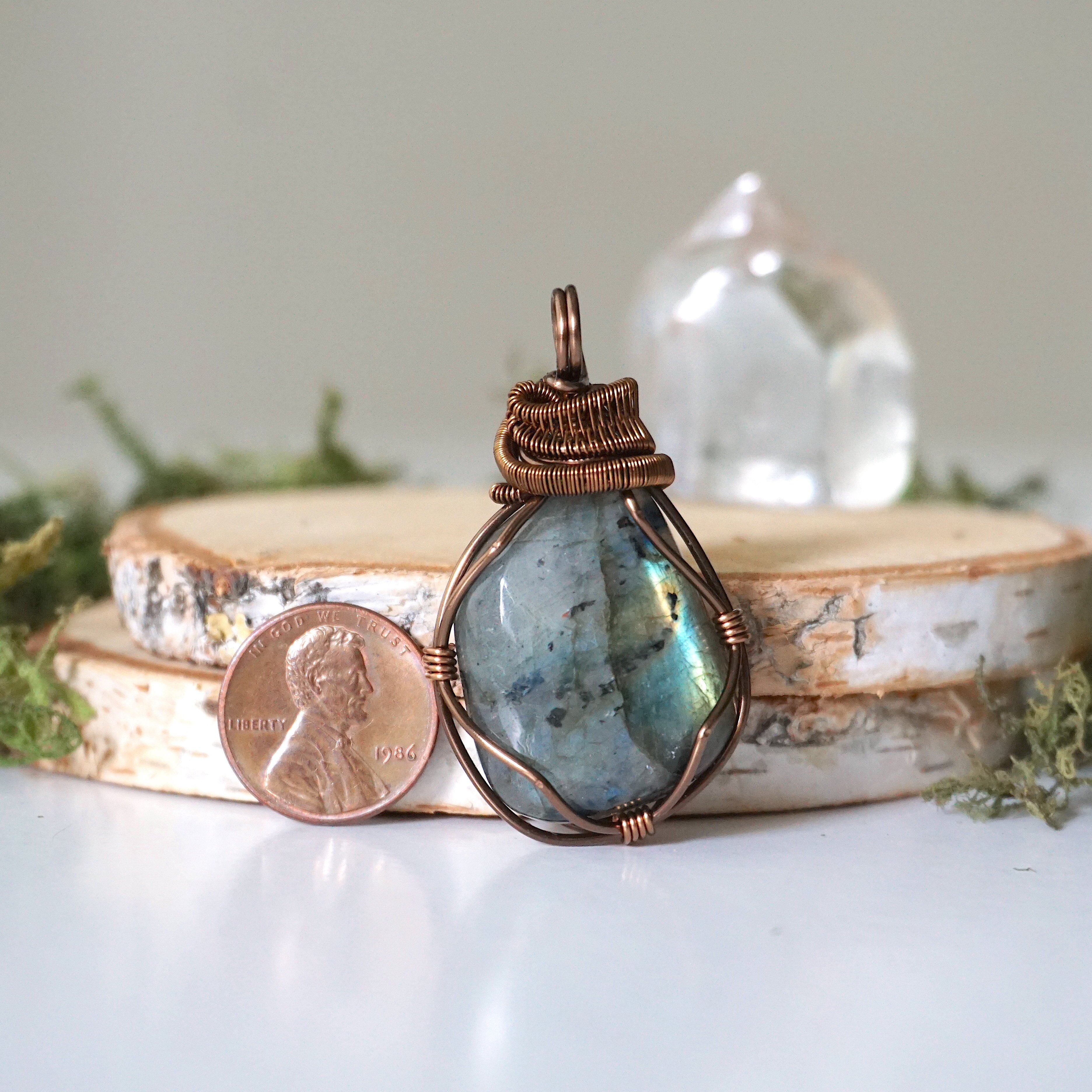 Handmade Labradorite Crystal Necklace in Antique Bronze - Healing Stone Jewelry for Women, Spiritual Protection & Positive Energy | Perfect for Meditation, Yoga & Everyday Wear