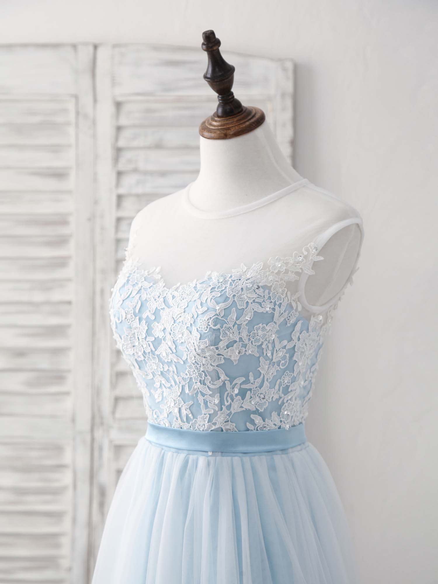 Elegant Blue Round Neck Tulle Lace Applique Long Prom Dress for Women - Perfect for Formal Dances, Evening Gowns & Special Occasions