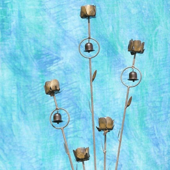Flamed Roses Garden Stake - Elegant Metal Flower Stakes for Outdoor Decor, Perfect for Gardens, Patios, and Wedding Decorations