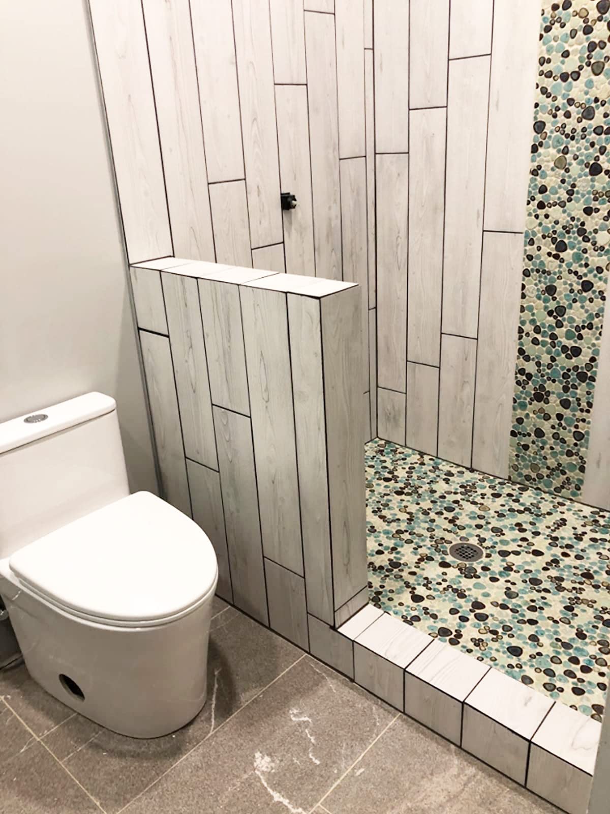 Pebble Porcelain Tile Turquoise Green Cream & Coffee Mosaic - Waterproof Ceramic Floor & Wall Tiles (10 Sq Ft) - Perfect for Kitchen Backsplash, Bathroom Shower, Pool Area & Outdoor Flooring