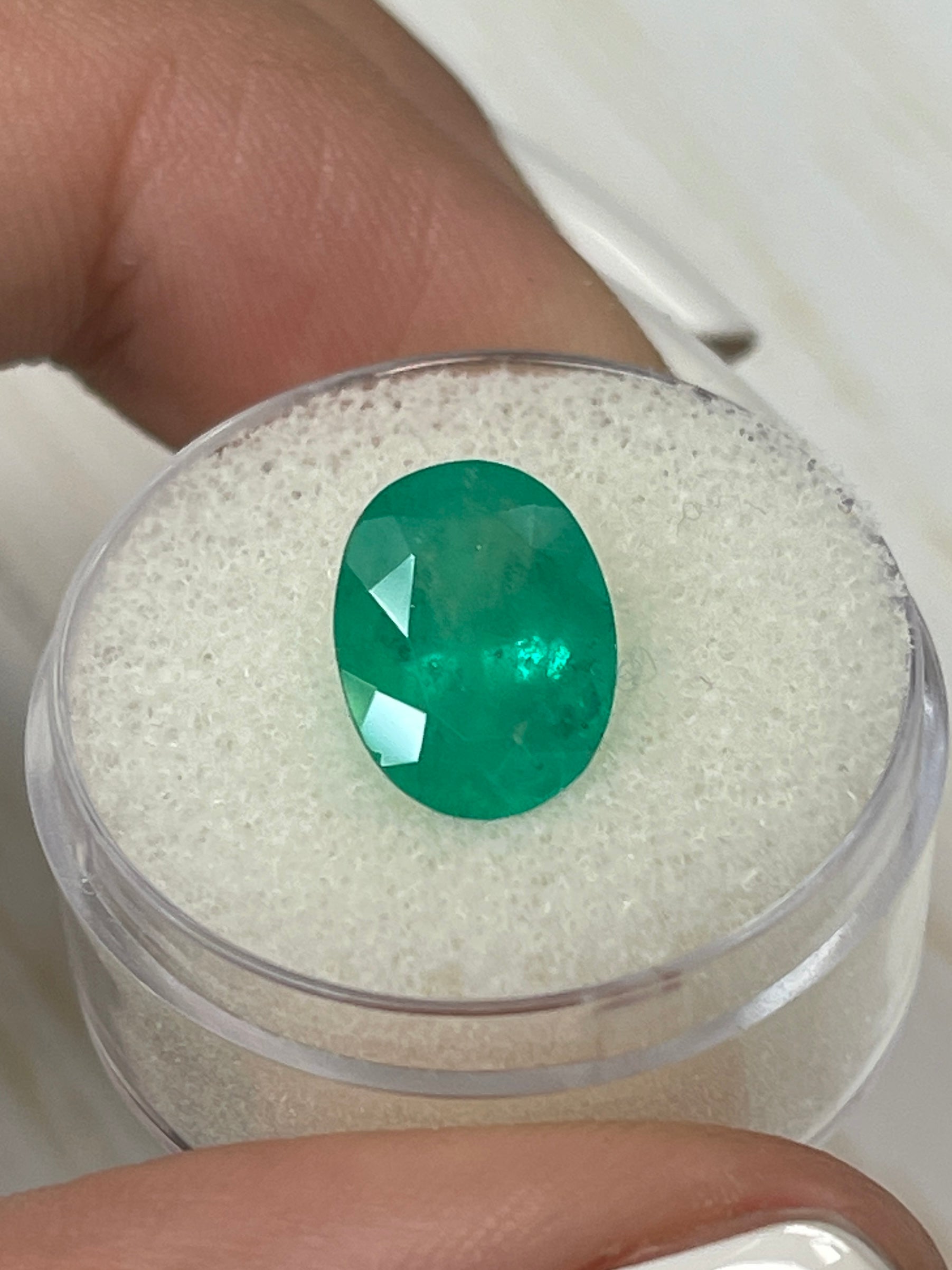 3.86 Carat Deep Emerald Green Natural Loose Colombian Emerald Oval Cut Gemstone for Jewelry Making, Engagement Rings & Luxury Gifts