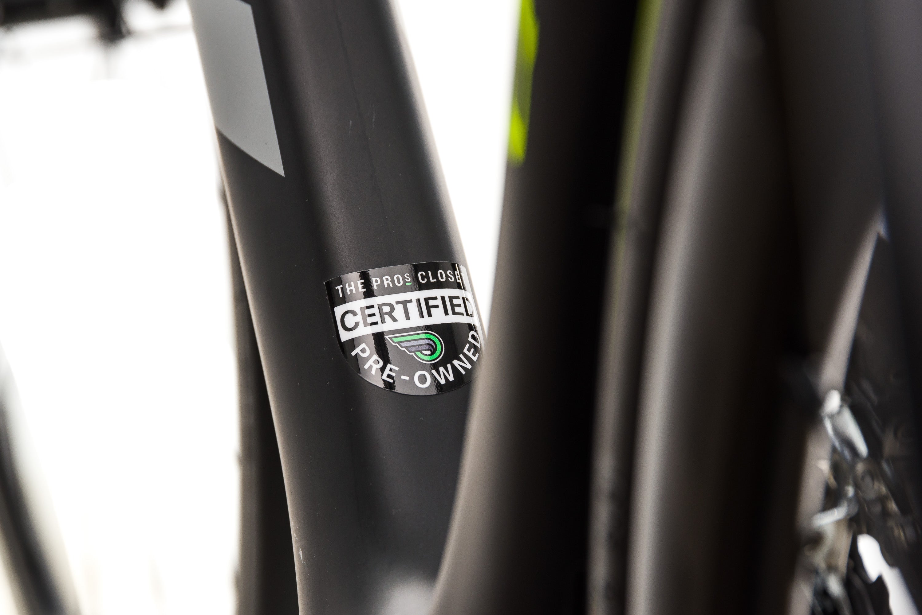 BH Quartz Disc Road Bike - Medium Size, Lightweight Carbon Frame, Shimano 105 Groupset for Speed & Performance | Perfect for Commuting, Racing & Endurance Cycling