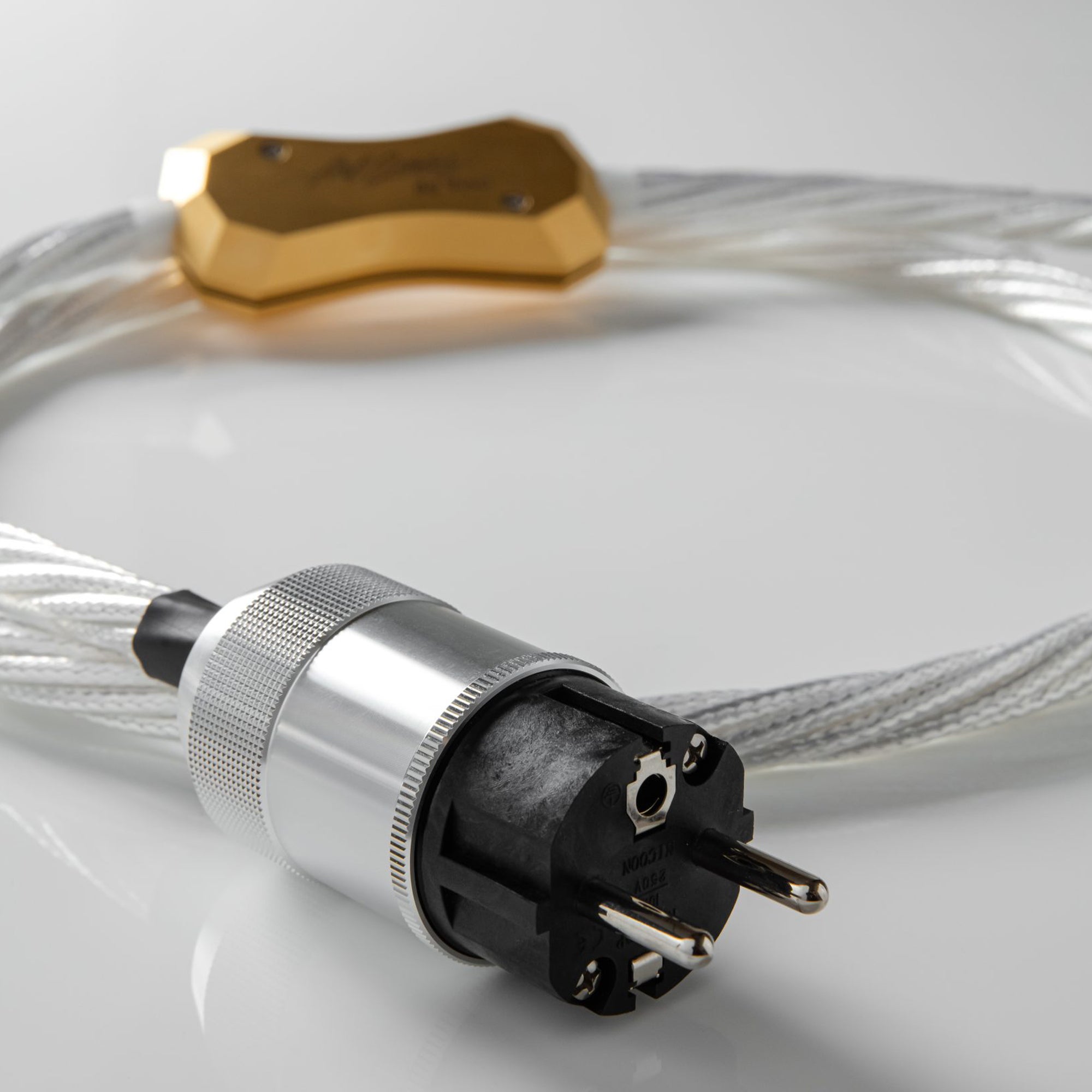 Premium Crystal Cable Art Series Da Vinci Power Cable - High-Performance Audio Power Cord for Home Theater & Hi-Fi Systems - Perfect for Audiophiles & Music Enthusiasts