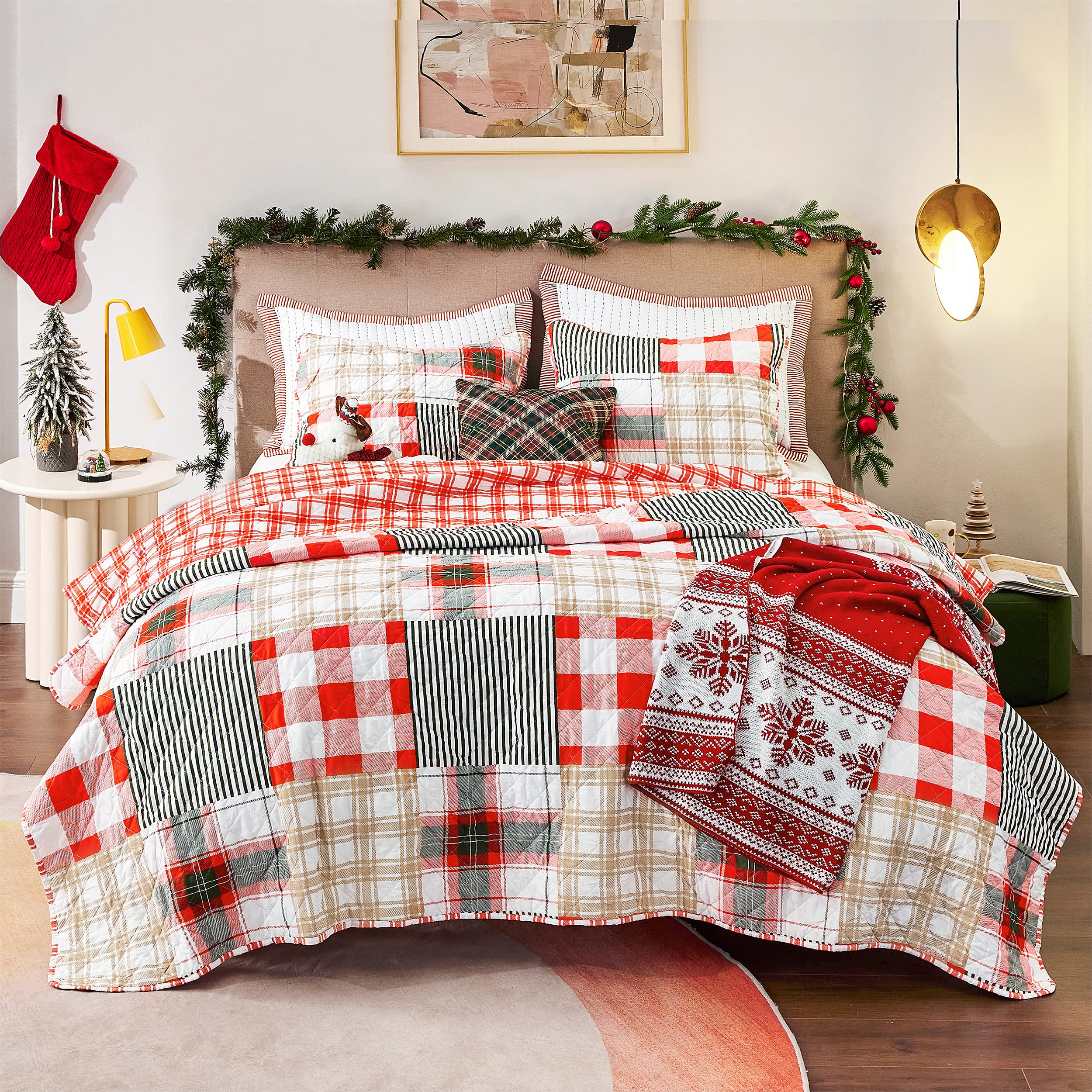 Bedsure Christmas Quilts Queen Size - Reversible Farmhouse Patchwork Quilt Set 90x96 Inches, Lightweight Bedspread Coverlet in Festive Red for Holiday Decor | Cozy Winter Bedding for Guest Rooms & Seasonal Home Styling