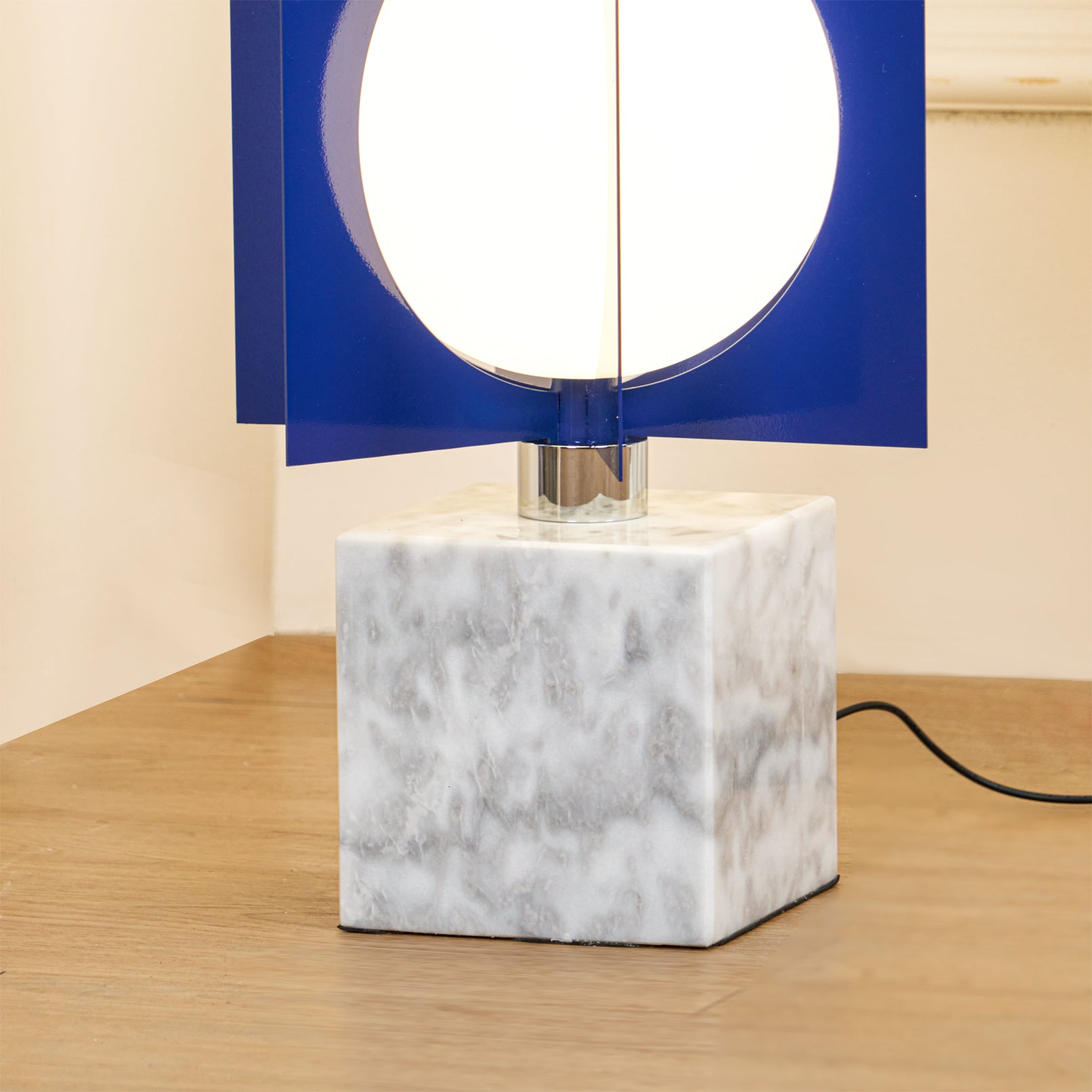 Modern Blue Kleos Floor Lamp - Adjustable LED Standing Light for Living Room, Bedroom & Office - Stylish Home Decor Lighting for Reading & Relaxation