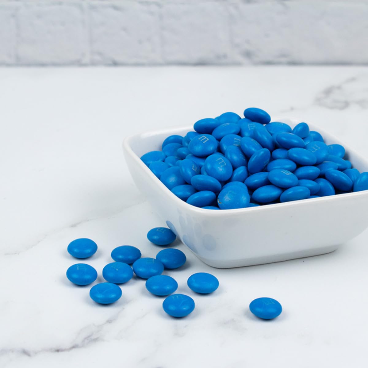 1,000 Pcs Blue M&M's Milk Chocolate Candy (2 lb Bulk) - Perfect for Party Favors, Baking Decorations & Holiday Treats