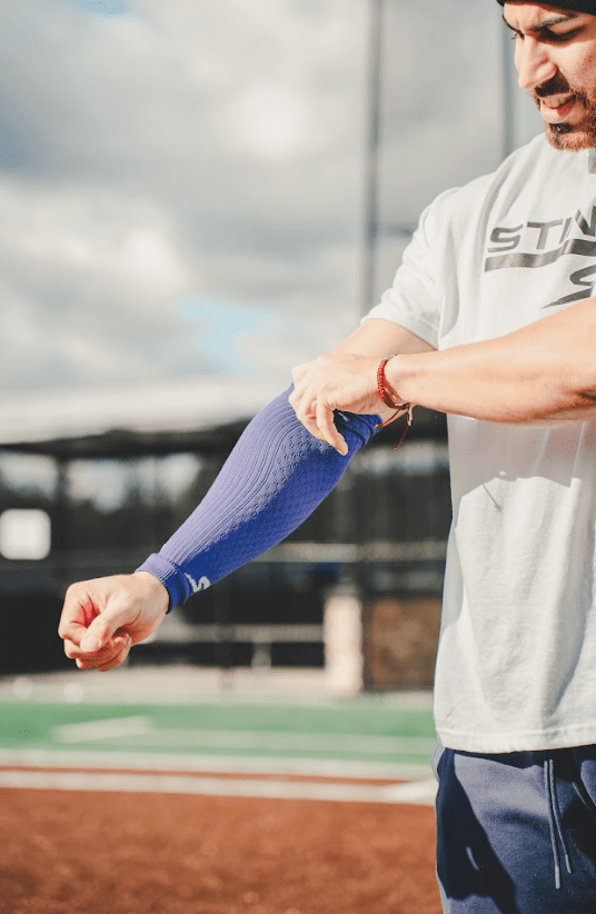 Stinger Premium Arm Sleeve for Basketball & Sports - Navy Blue Compression Sleeve for Men & Women - UV Protection & Muscle Support for Running, Gym, Workout & Outdoor Activities