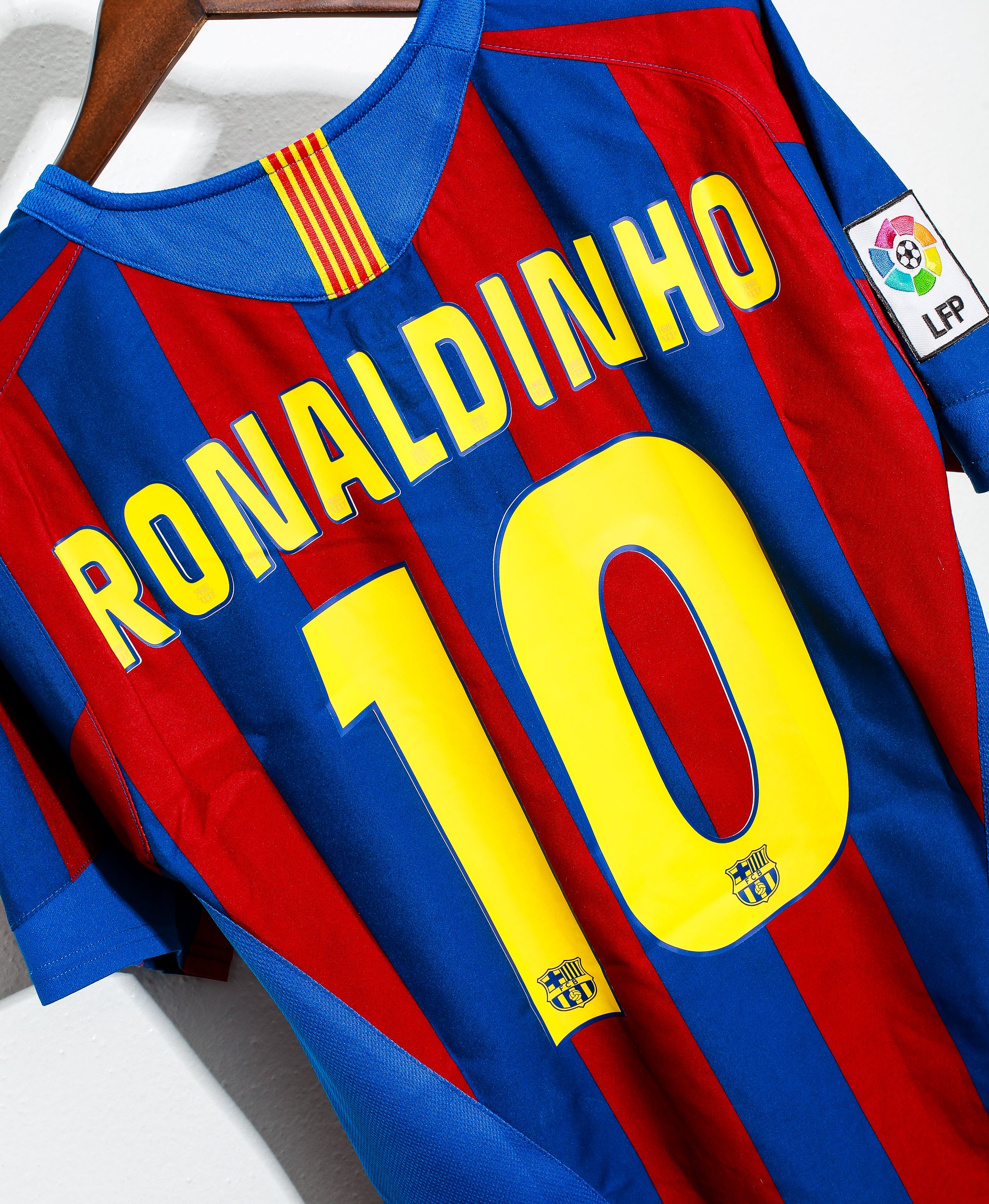 2005 FC Barcelona Home Jersey #10 Ronaldinho - Authentic Soccer Shirt for Fans & Collectors - Perfect for Matches, Gifts & Memorabilia