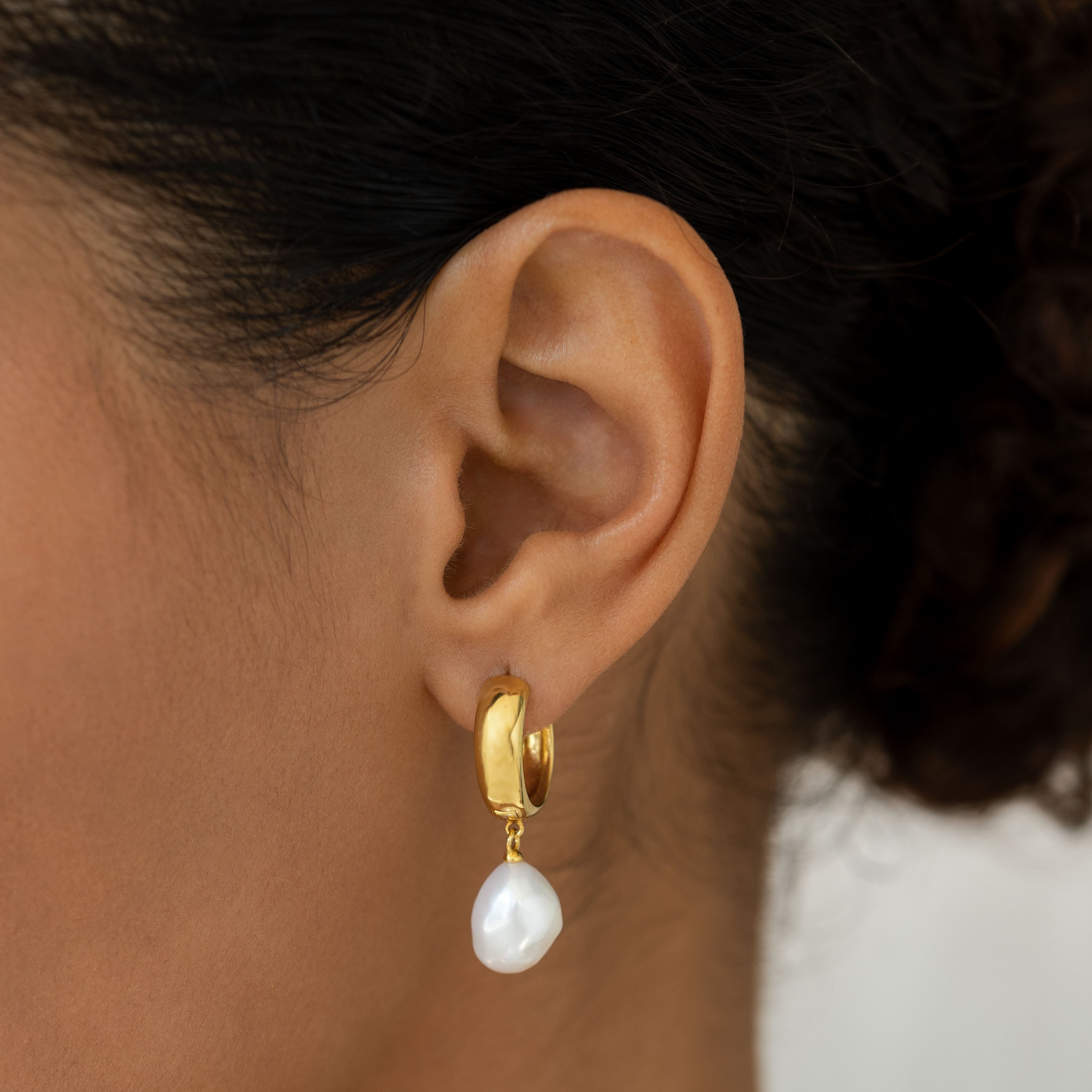 Baroque Pearl Chunky Hoop Earrings for Women - Vintage Style Dangle Earrings with Natural Pearls - Perfect for Weddings, Parties & Everyday Elegance