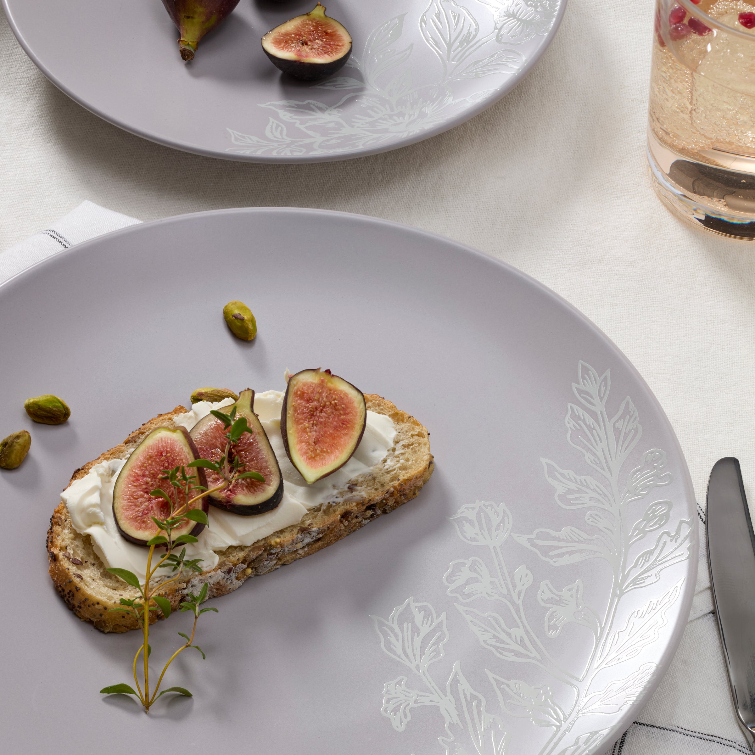 Roseto Pumice 12-Piece Stoneware Dinnerware Set - Elegant Porcelain Plates, Bowls & Mugs for Everyday Dining, Entertaining & Restaurant Use