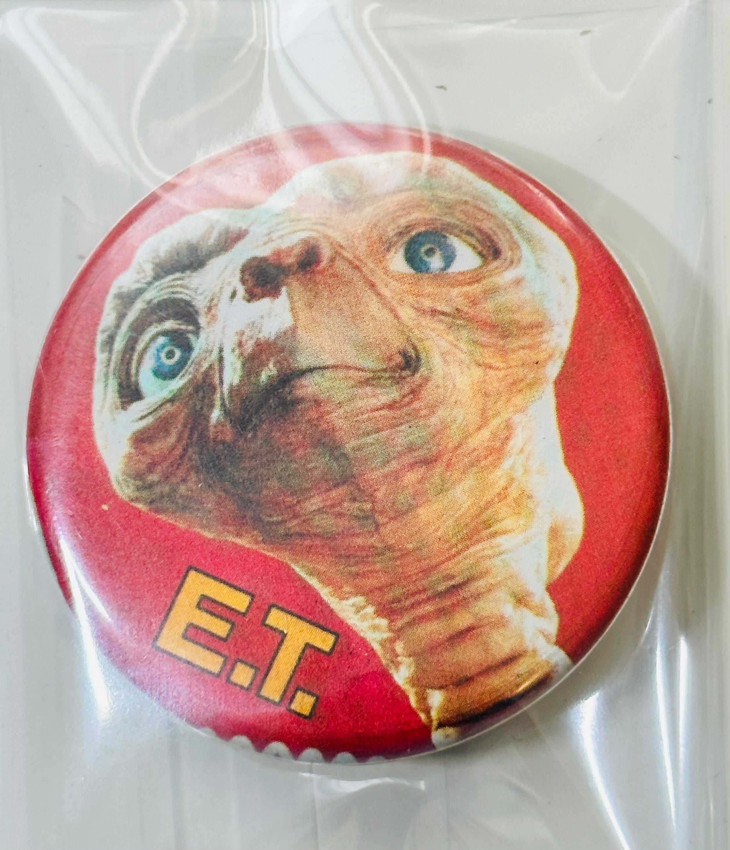 Original 1982 E.T. The Extra-Terrestrial Movie Rare Fan Club Collectible Pin Button - Perfect for Sci-Fi Memorabilia Collections & 80s Movie Nostalgia Gifts