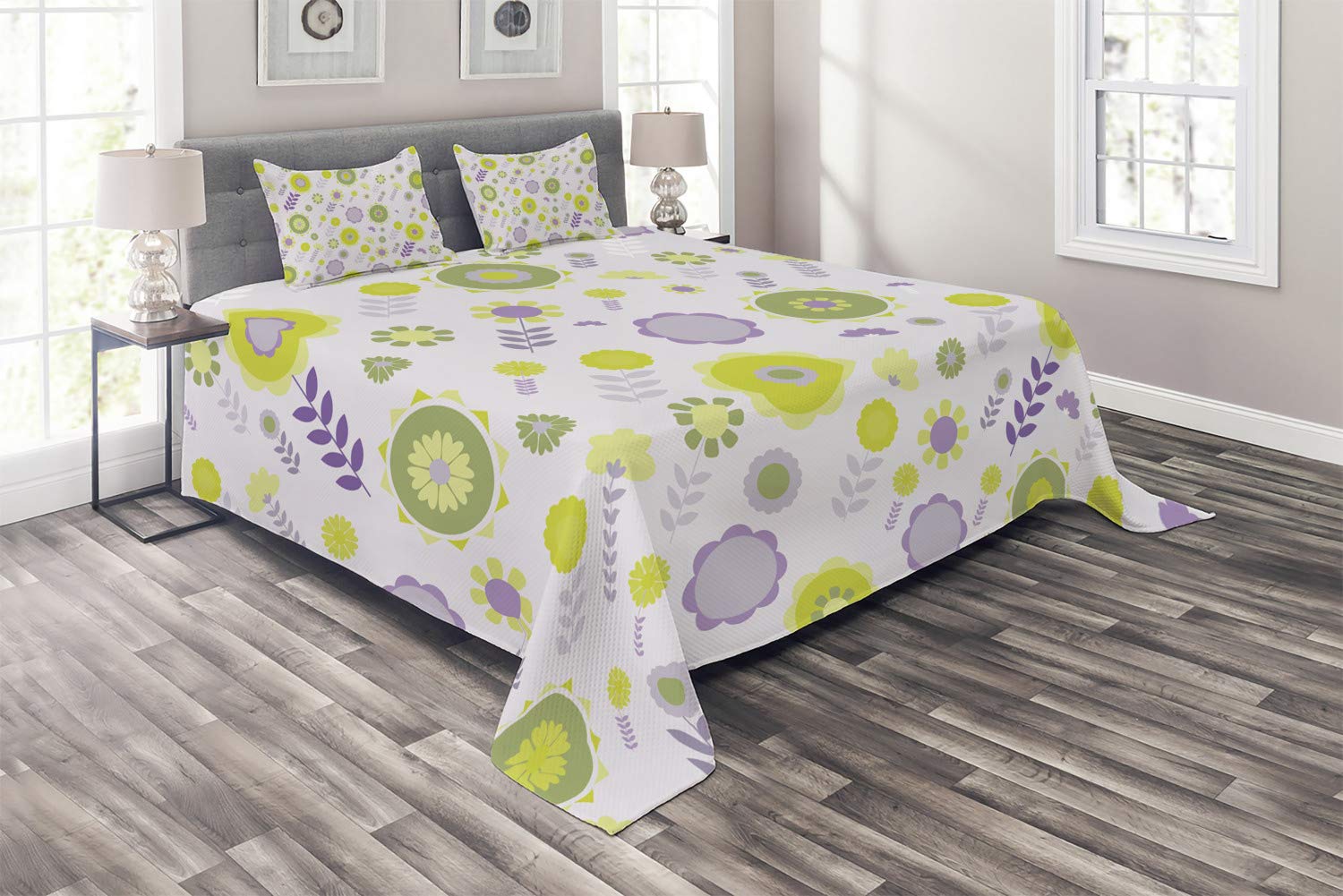 Ambesonne Floral Quilt Set - King Size 3-Piece Bedspread with 2 Pillow Shams, Funky Flowers Pattern in Lilac Apple & Olive Green | Spring Nature Inspired Decor for Master Bedroom, Guest Room & Bohemian Home Styling