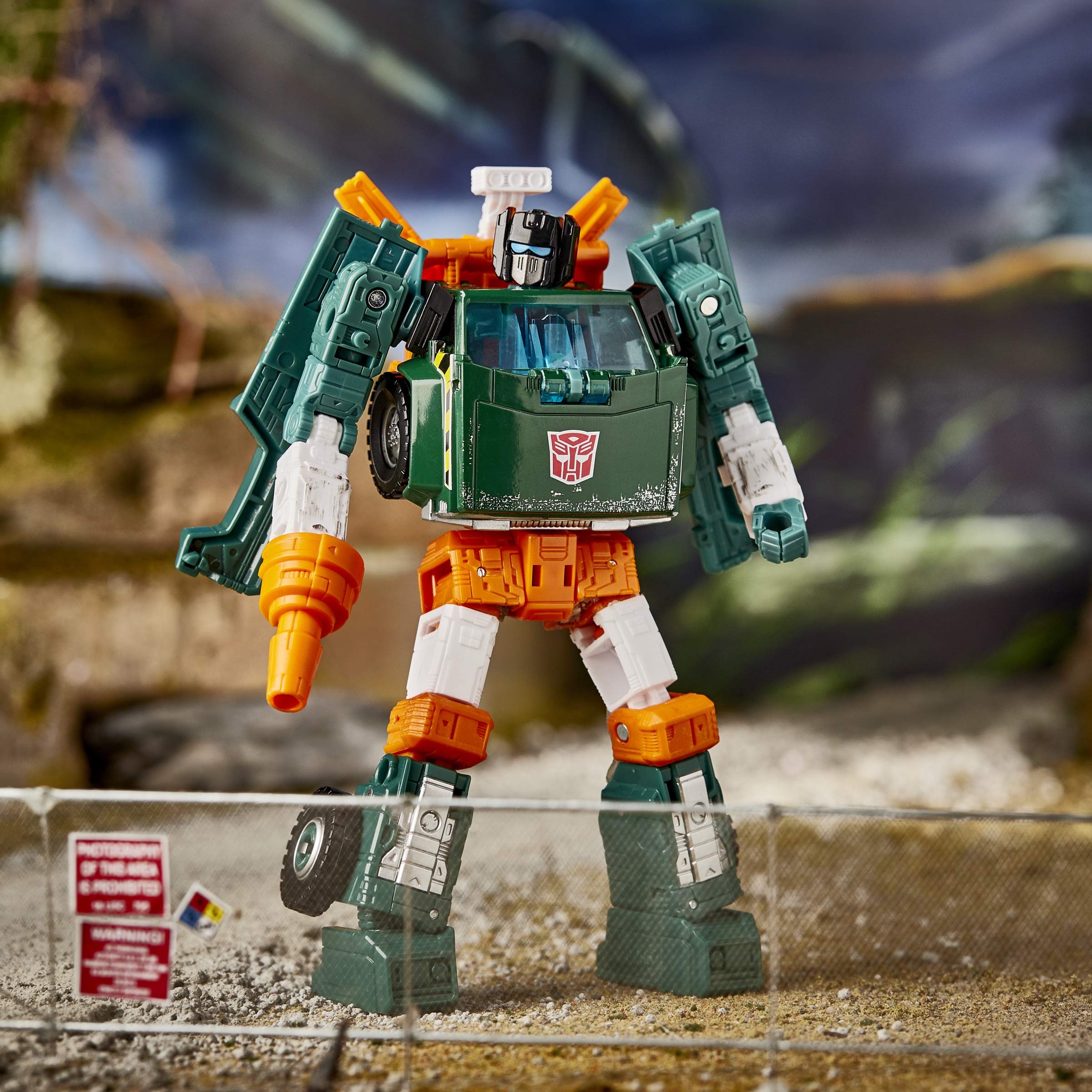 Transformers Generations War for Cybertron Earthrise Deluxe WFC-E5 Hoist Action Figure - Collectible Robot Toy for Kids Ages 8+ - Perfect for Playtime, Display & Gifts