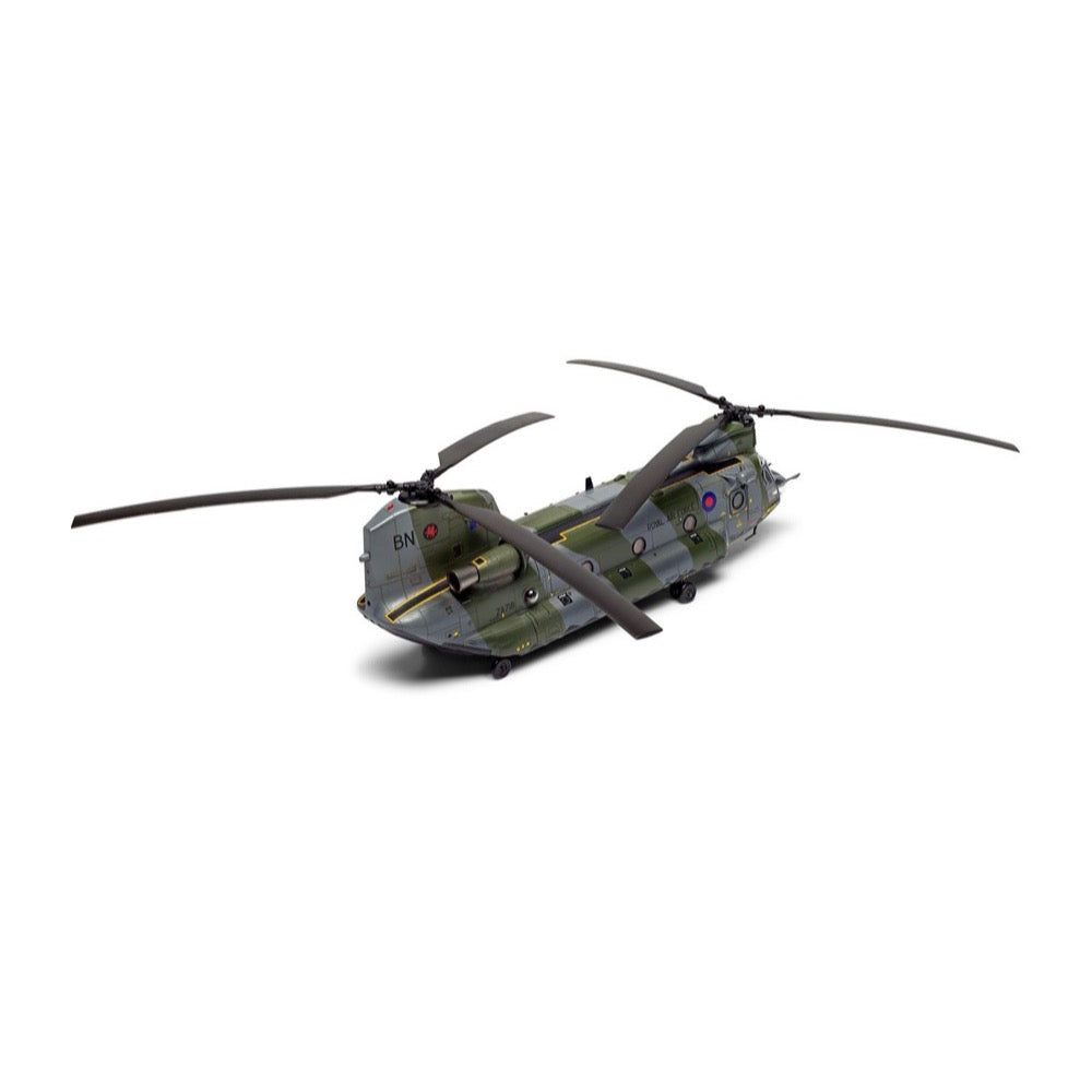 Airfix 06023 1/72 Scale Boeing Chinook HC.1 Plastic Model Kit - Military Aircraft Collection & Hobby Building for Display & Gifts