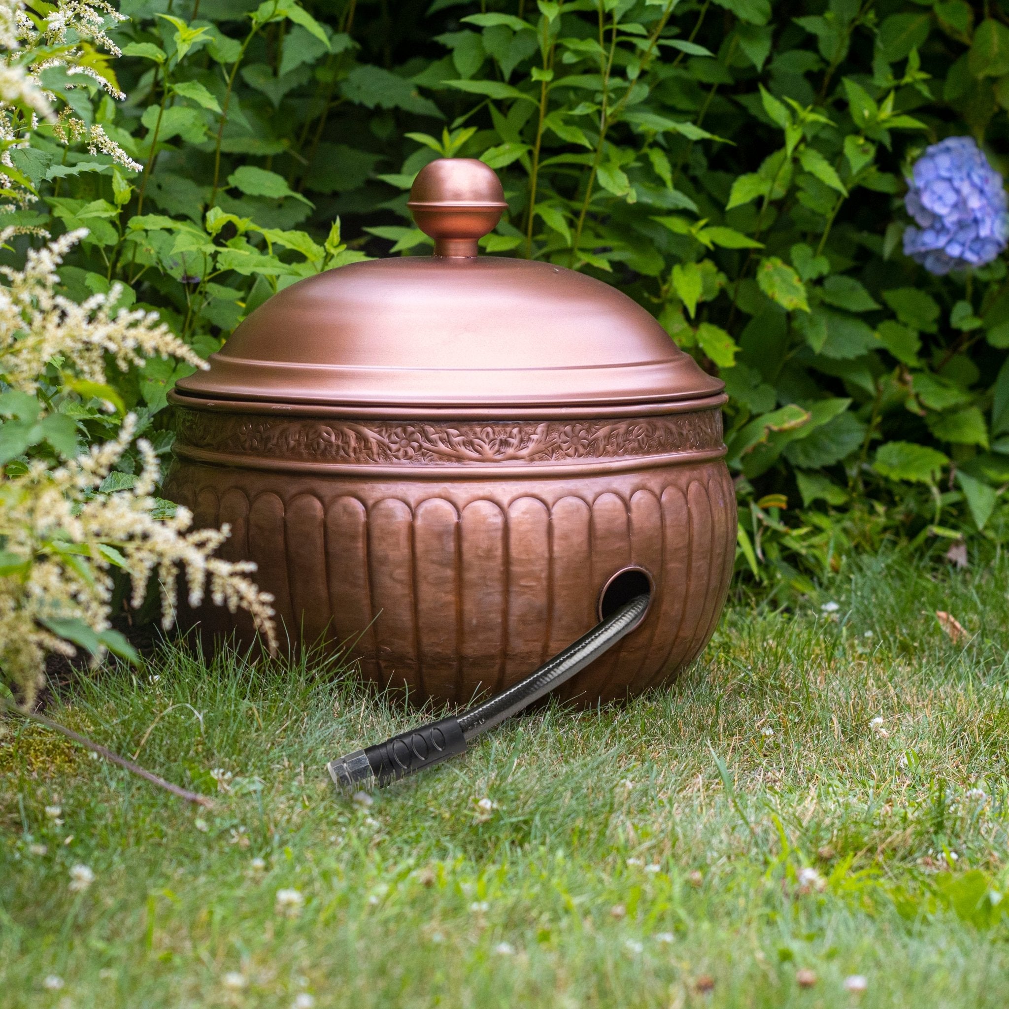La Jolla Hose Pot with Lid - Durable Outdoor Garden Hose Storage Container for Yard, Patio, and Garage Organization