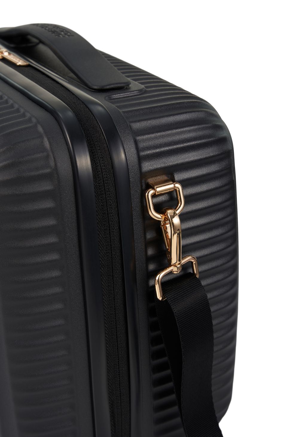 American Tourister Curio Holiday Travel Bag - Durable Black Luggage for Weekend Getaways & Business Trips
