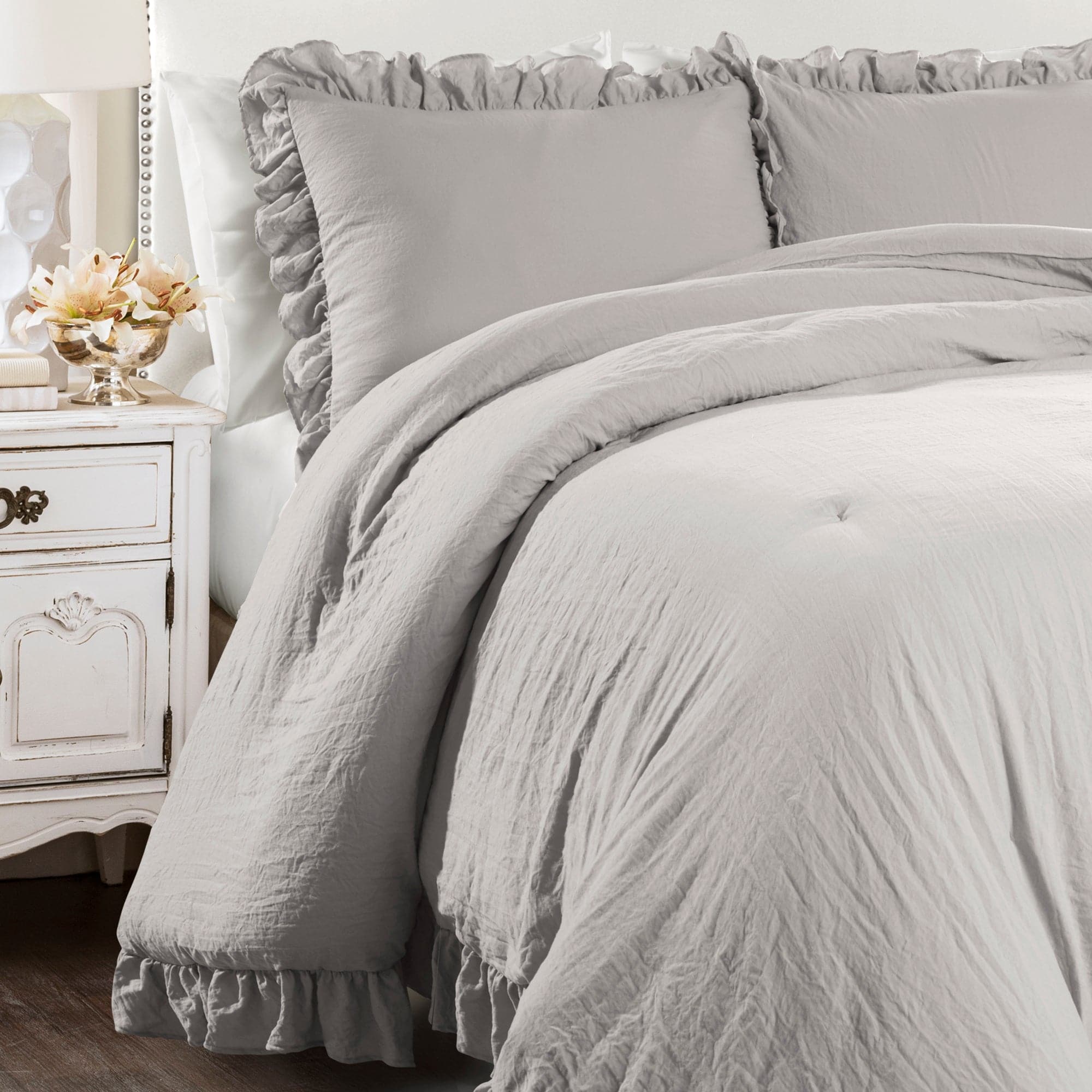 Reyna 3-Piece Comforter Set - Soft & Luxurious Bedding for Queen/King Size Beds - Perfect for Master Bedrooms, Guest Rooms & Cozy Home Decor