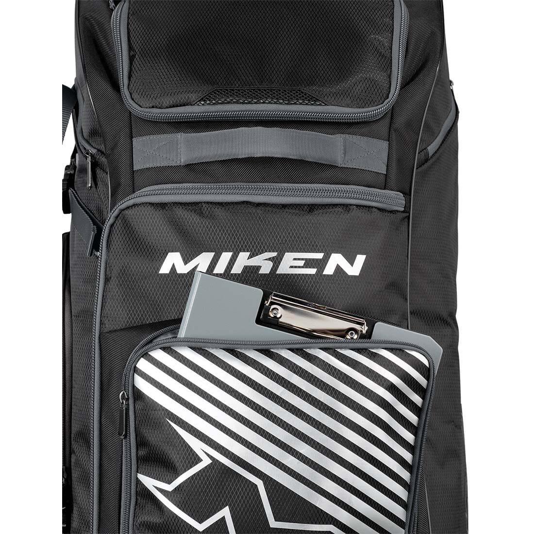 **Miken Deluxe Slowpitch Wheeled Roller Bag - M00682662 | Durable Softball Equipment for Travel & Games**    **场景使用:** Perfect for carrying bats, gloves, and gear to slowpitch softball games, tournaments, and practice sessions.