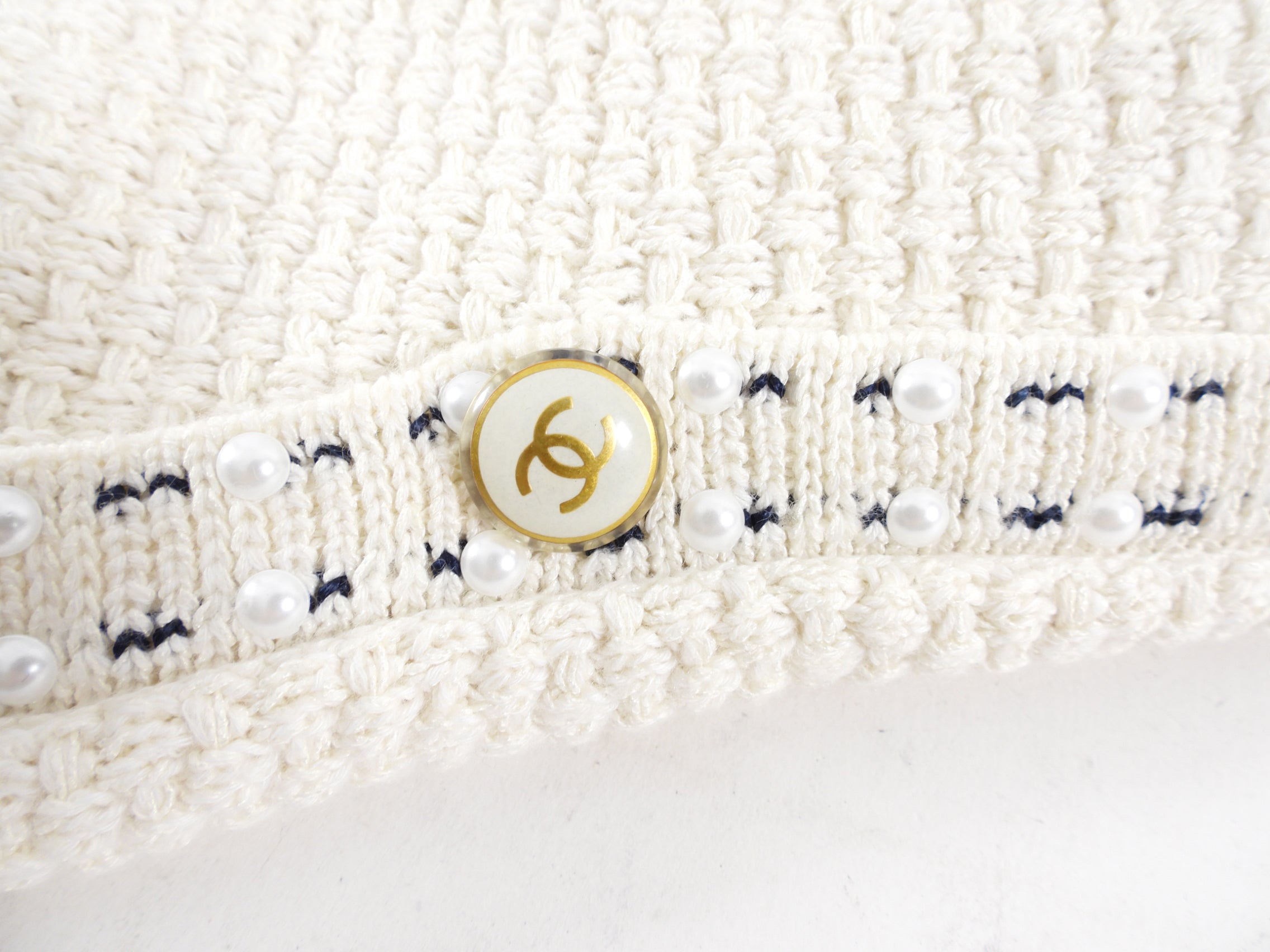 Chanel 16P Ivory Cotton Cashmere Knit CC Pearl Jacket Size FR36 | Luxury Women's Knitwear for Fall & Winter | Perfect for Office Wear & Evening Events