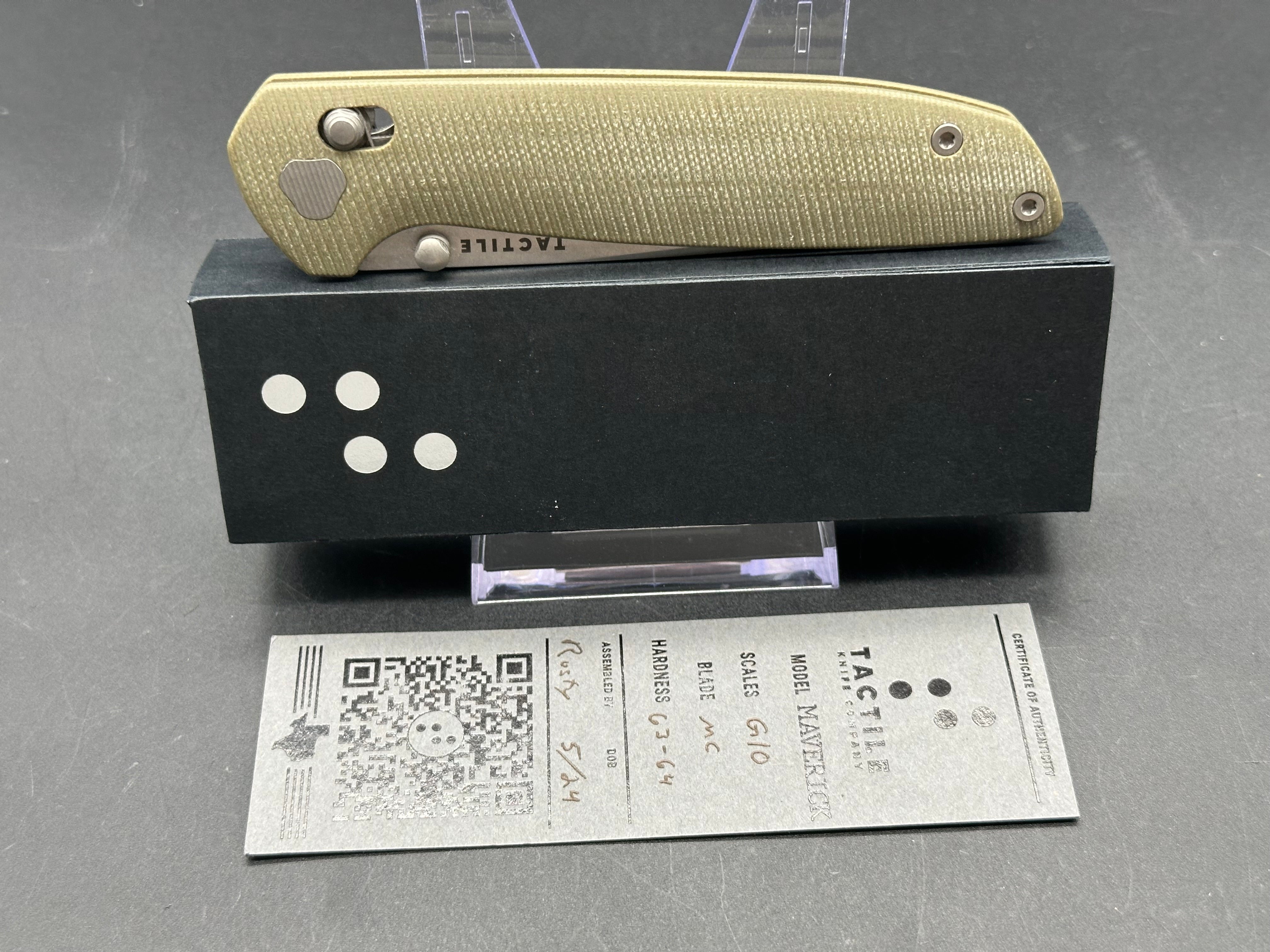 Tactile Knives Maverick - Green G10 Handle with MagnaCut Blade - EDC Folding Pocket Knife for Outdoor, Camping & Everyday Carry (EDC)