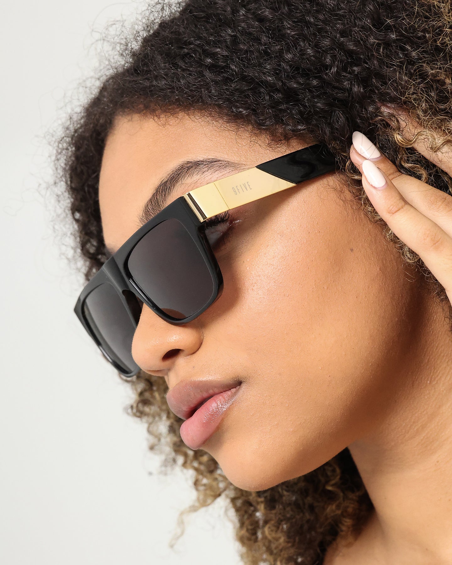 22 Black & Gold Polarized Sunglasses for Men & Women - UV Protection, Fashionable & Lightweight - Perfect for Driving, Beach & Outdoor Activities