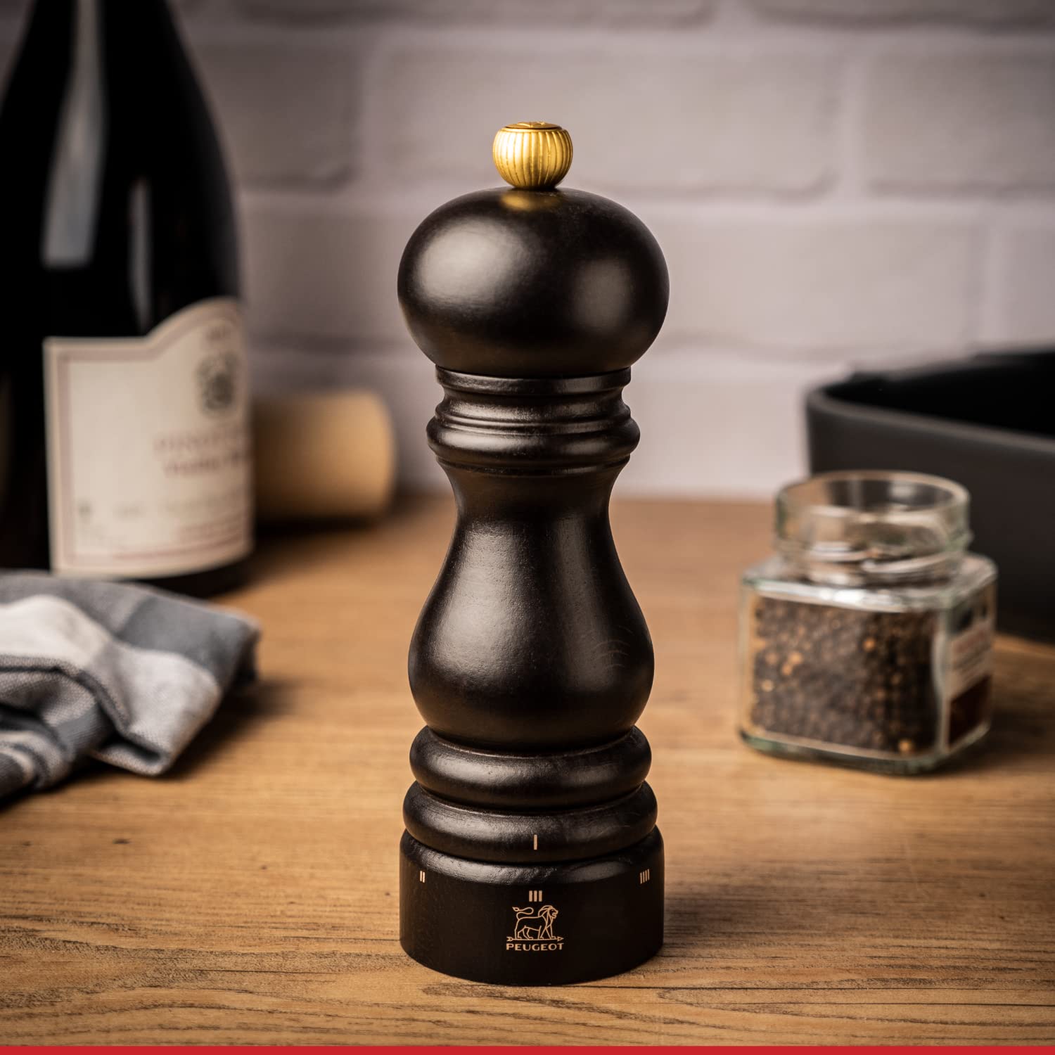 Peugeot Paris u'Select Manual Pepper Mill - Adjustable Coarseness - Premium Beechwood & Chocolate Finish - Perfect for Kitchen, Dining Table & Gourmet Cooking