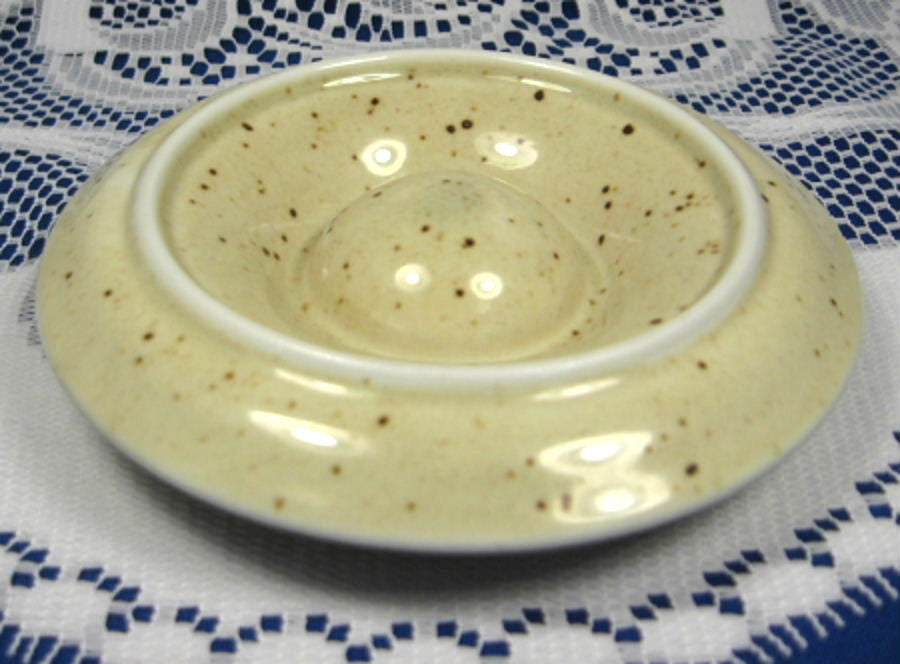 Vintage 1960s English Crater Shaped Egg Cup - Retro Mottled Fruit Design for Breakfast & Tea Time - Perfect for Soft Boiled Eggs & Elegant Table Setting