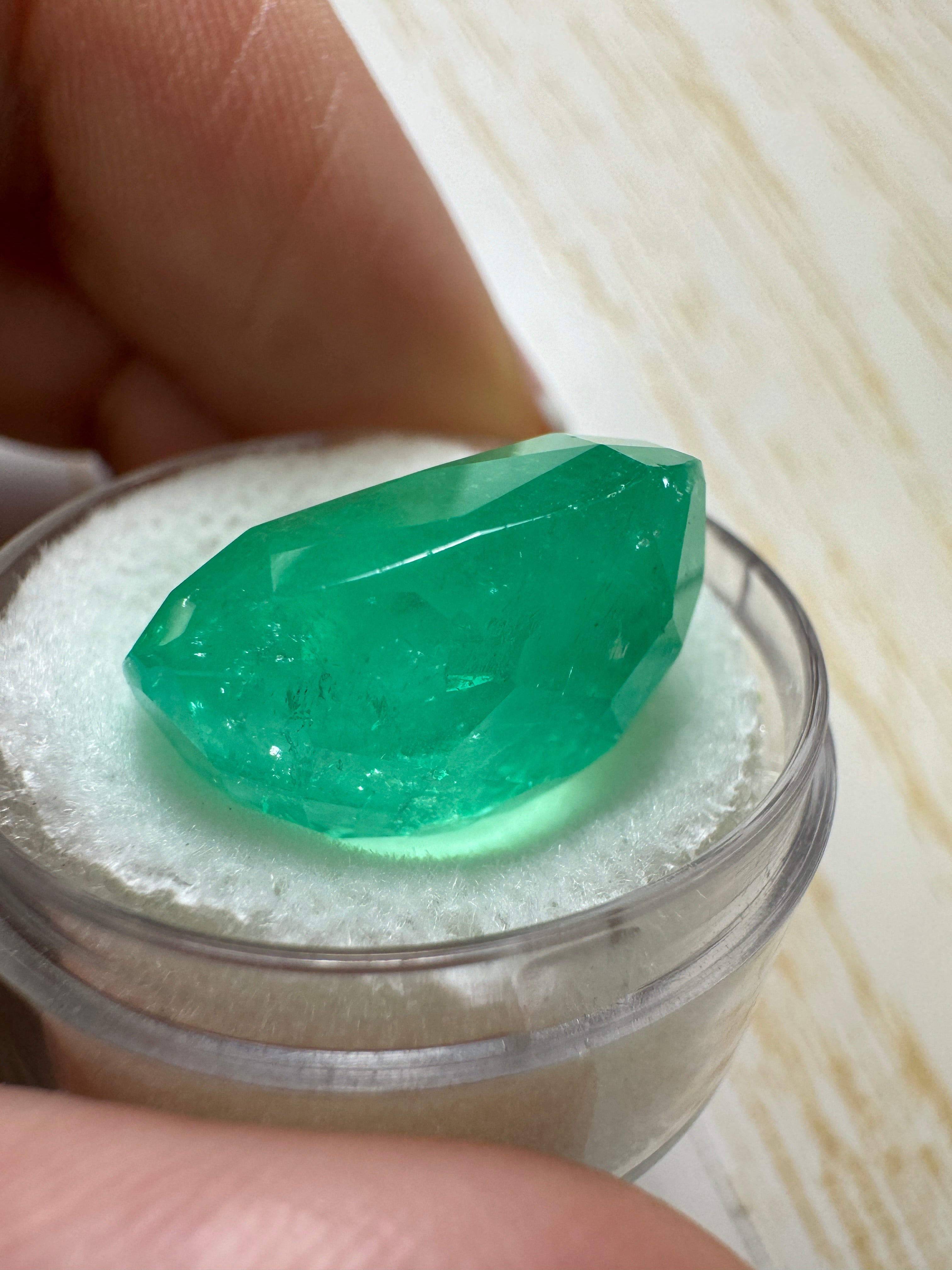 22.61 Carat Natural Colombian Emerald - Loose Cushion Cut Gemstone for Jewelry Making (18x16mm, Spring Green) | Perfect for Engagement Rings, Necklaces & Custom Designs