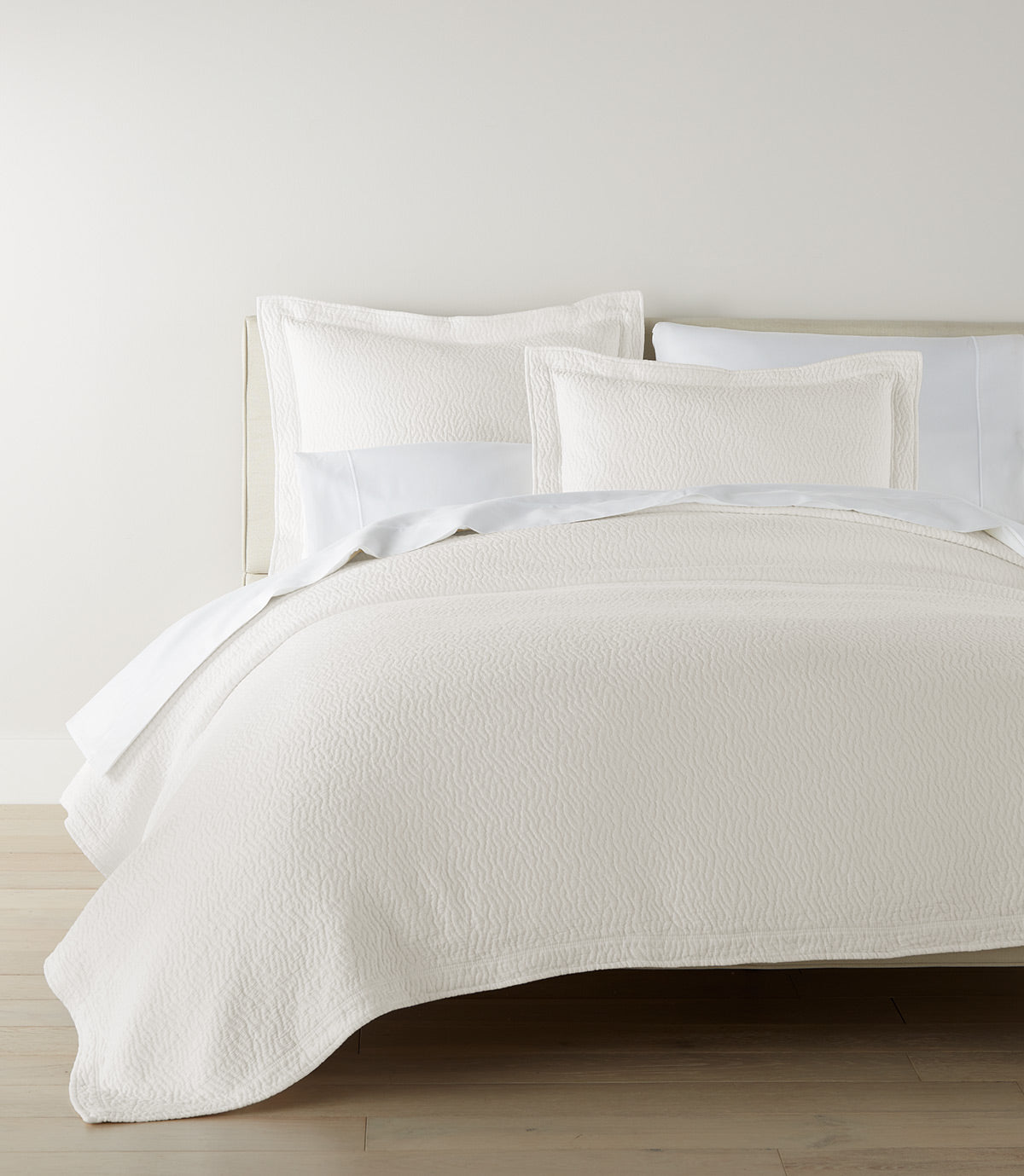 Luxury Mia Matelassé Coverlet - Soft Quilted Bedspread for Queen Size Bed | Elegant Bedroom Decor & Cozy Home Comfort