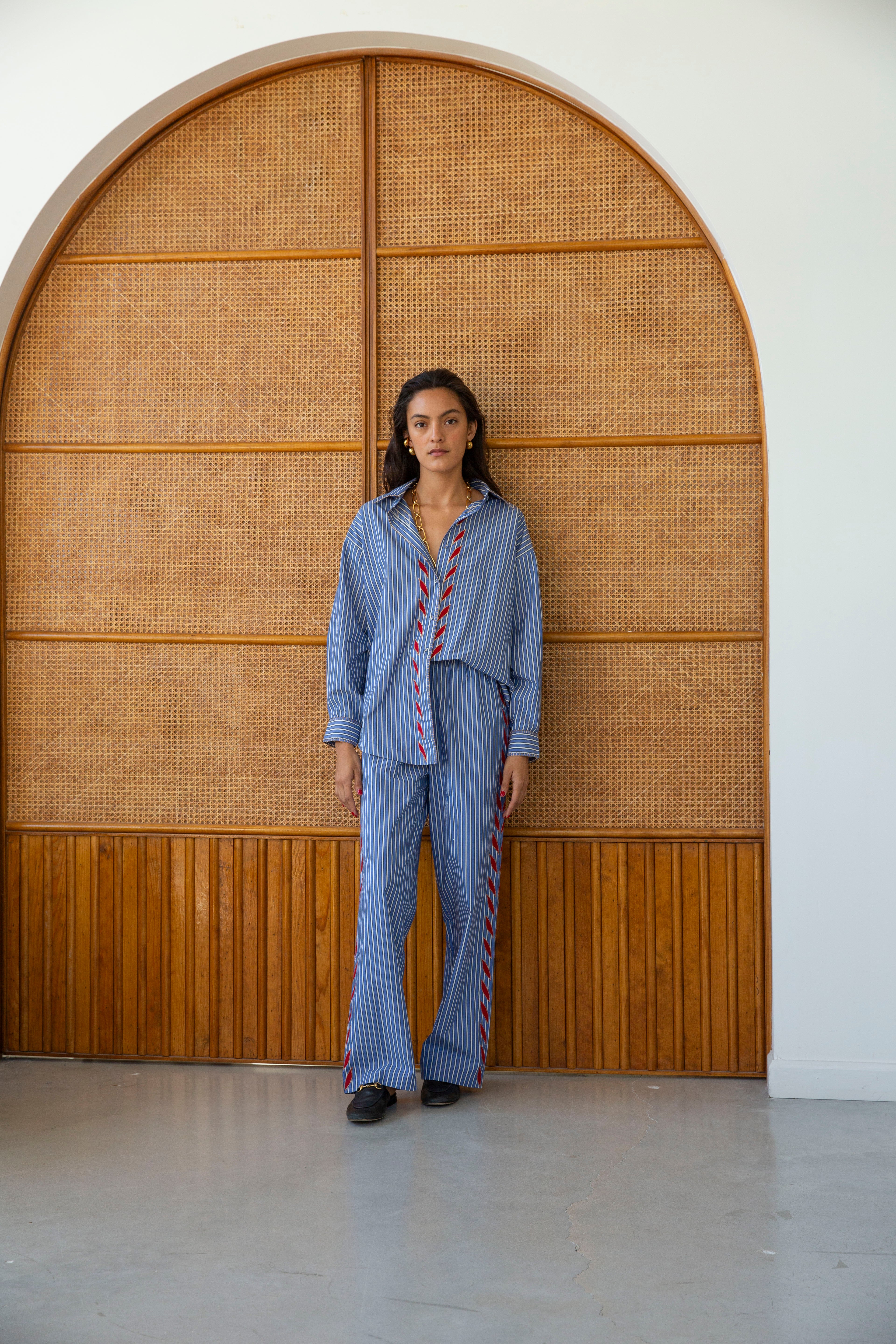Stylish Boyfriend Shirt for Women - Oversized Comfort Cotton Blouse - Perfect for Casual Outings, Date Nights & Layering