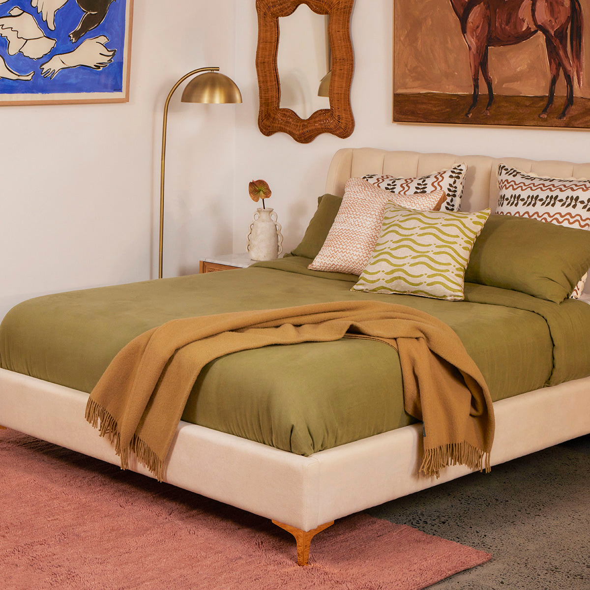 Premium Georgia Fabric King Size Bed Frame - Luxurious Upholstered Headboard & Sturdy Metal Frame for Master Bedroom & Guest Room Decor