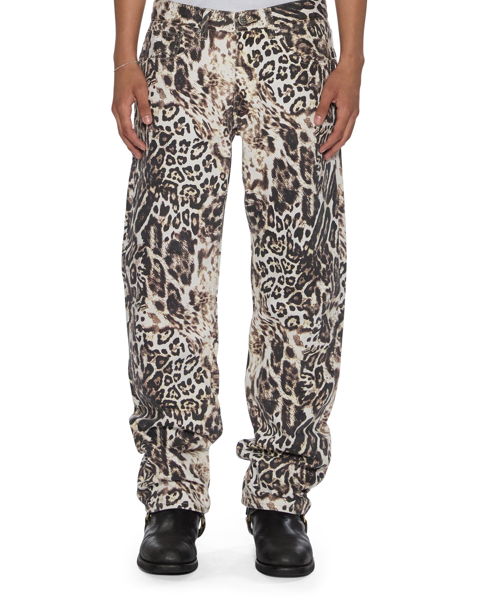 MOWALOLA ANTI K CHEETAH PRINT T-SHIRT - Trendy Graphic Tee for Women & Men - Perfect for Streetwear, Concerts & Casual Outfits
