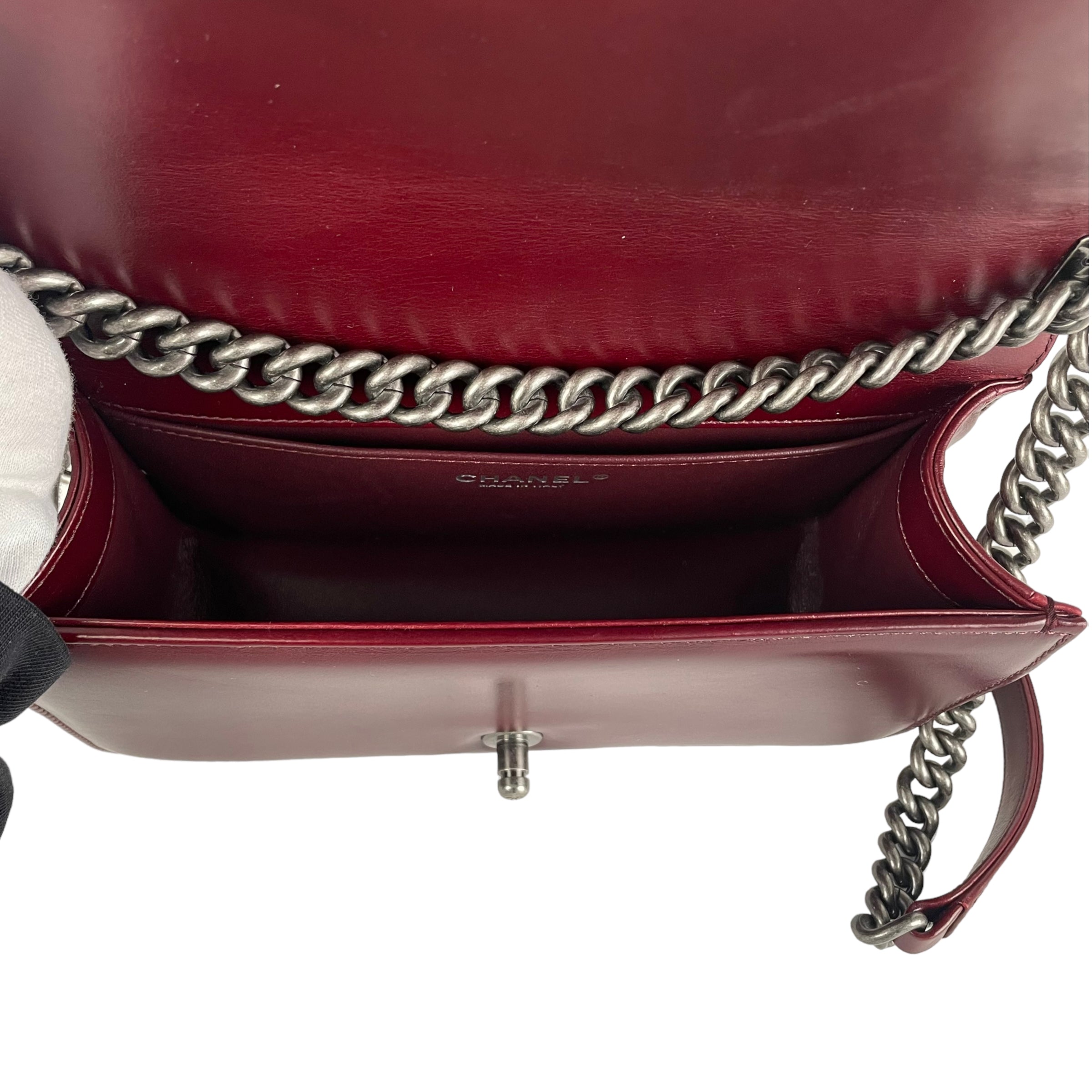 Chanel Old Medium Boy Bag in Burgundy Leather - Luxury Crossbody Handbag for Women, Perfect for Evening Events & Date Nights