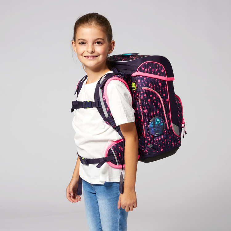 Ergobag SET Cubo 5-Piece School Backpack with Lunch Box - Lightweight Durable Bear Design for Kids (Bearmuda Square/WinterwonBearland Glow) - Perfect for Elementary School, Daycare & Outdoor Adventures