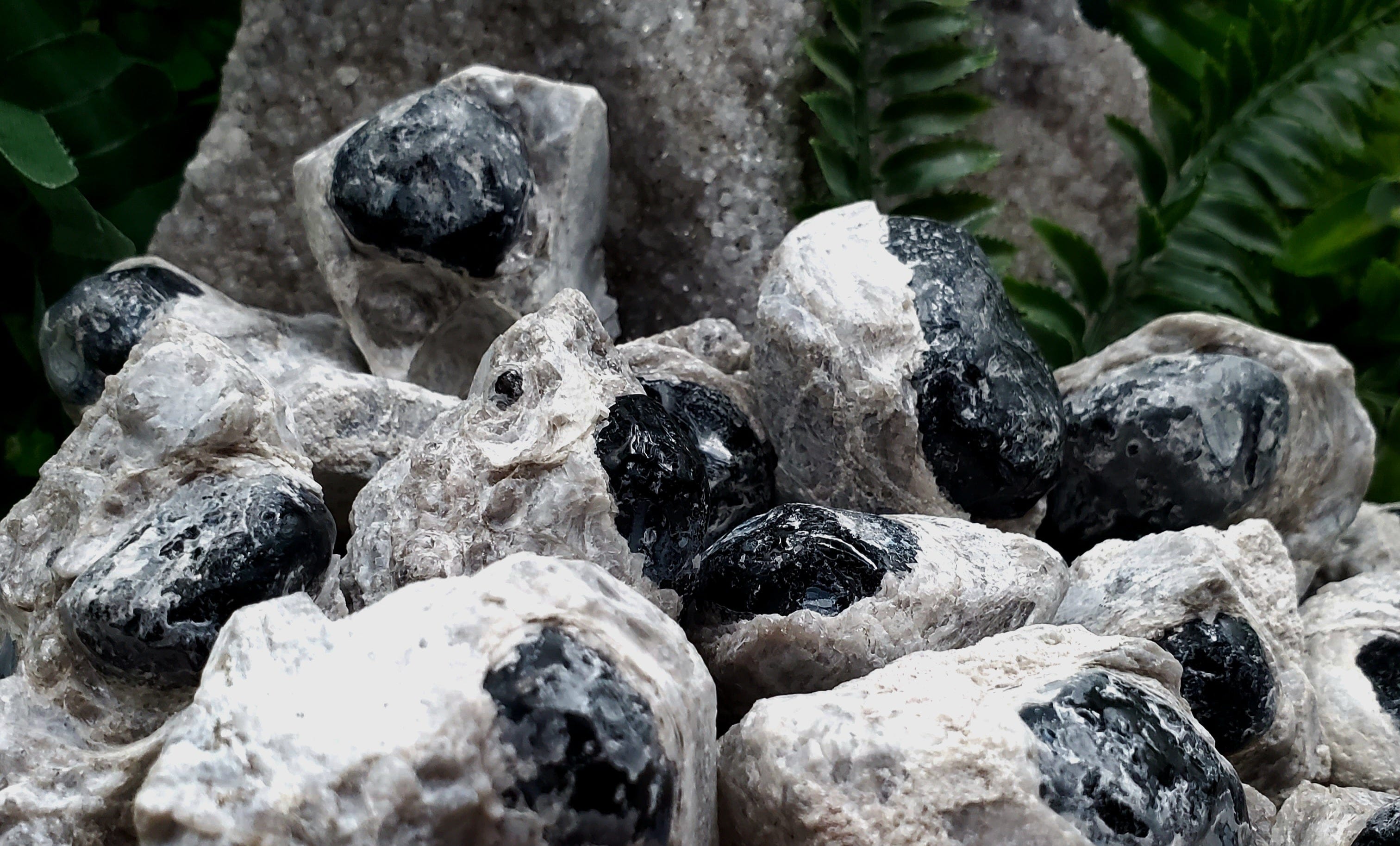 Natural Apache Tears in Perlite - Healing Stones for Meditation, Stress Relief & Home Decor | Perfect for Crystal Collections, Gifts & Spiritual Practices