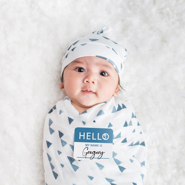 Lulujo Hello World Baby Blanket & Knitted Hat Set - Navy Triangle Design for Newborn Photography, Shower Gifts & Nursery Essentials