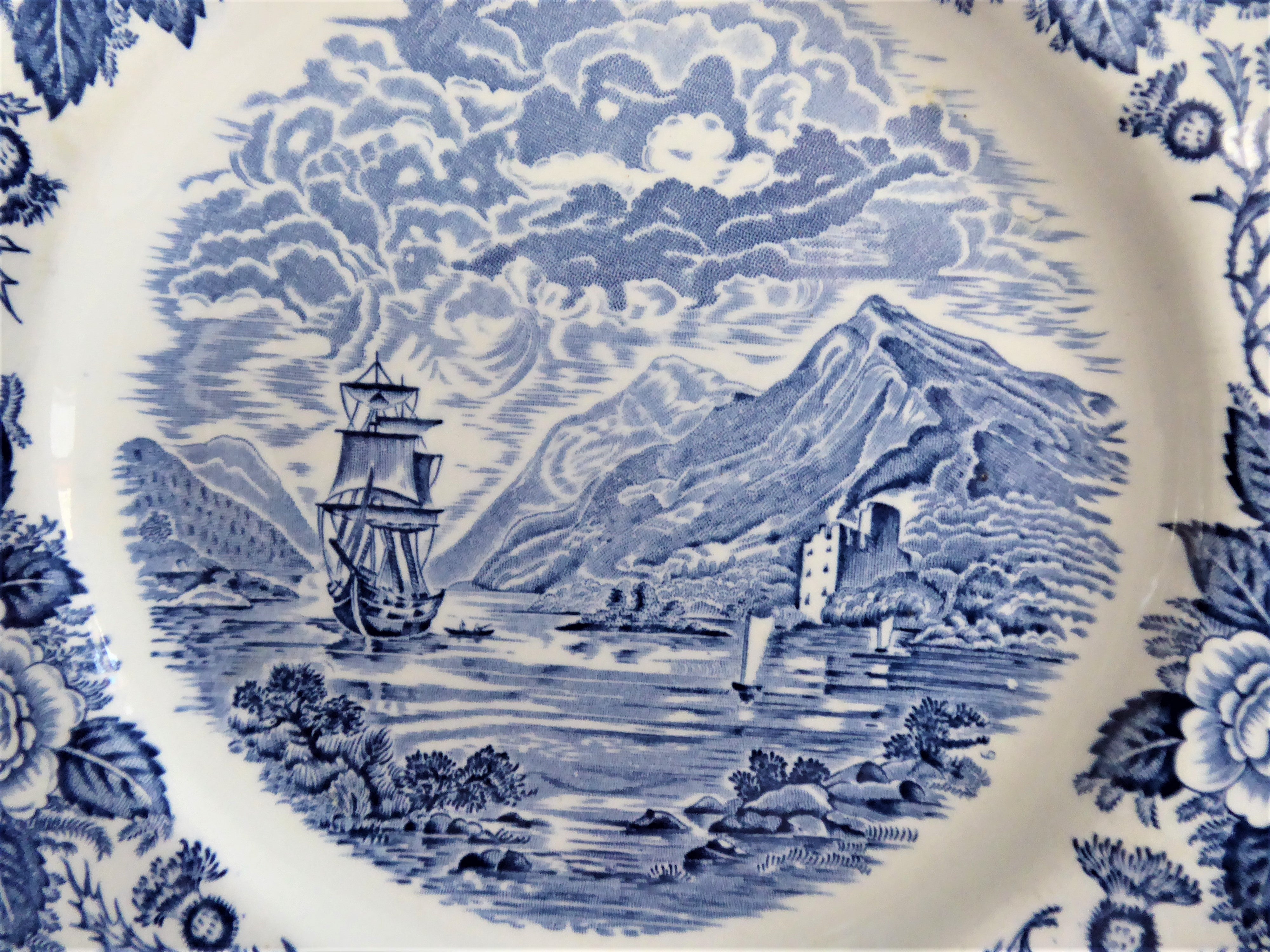 Vintage Royal Warwick England Blue Transferware Dinner Plate - Scottish Landscape Lochs of Scotland Design, 1970s Retro Dinnerware for Elegant Dining & Collectors