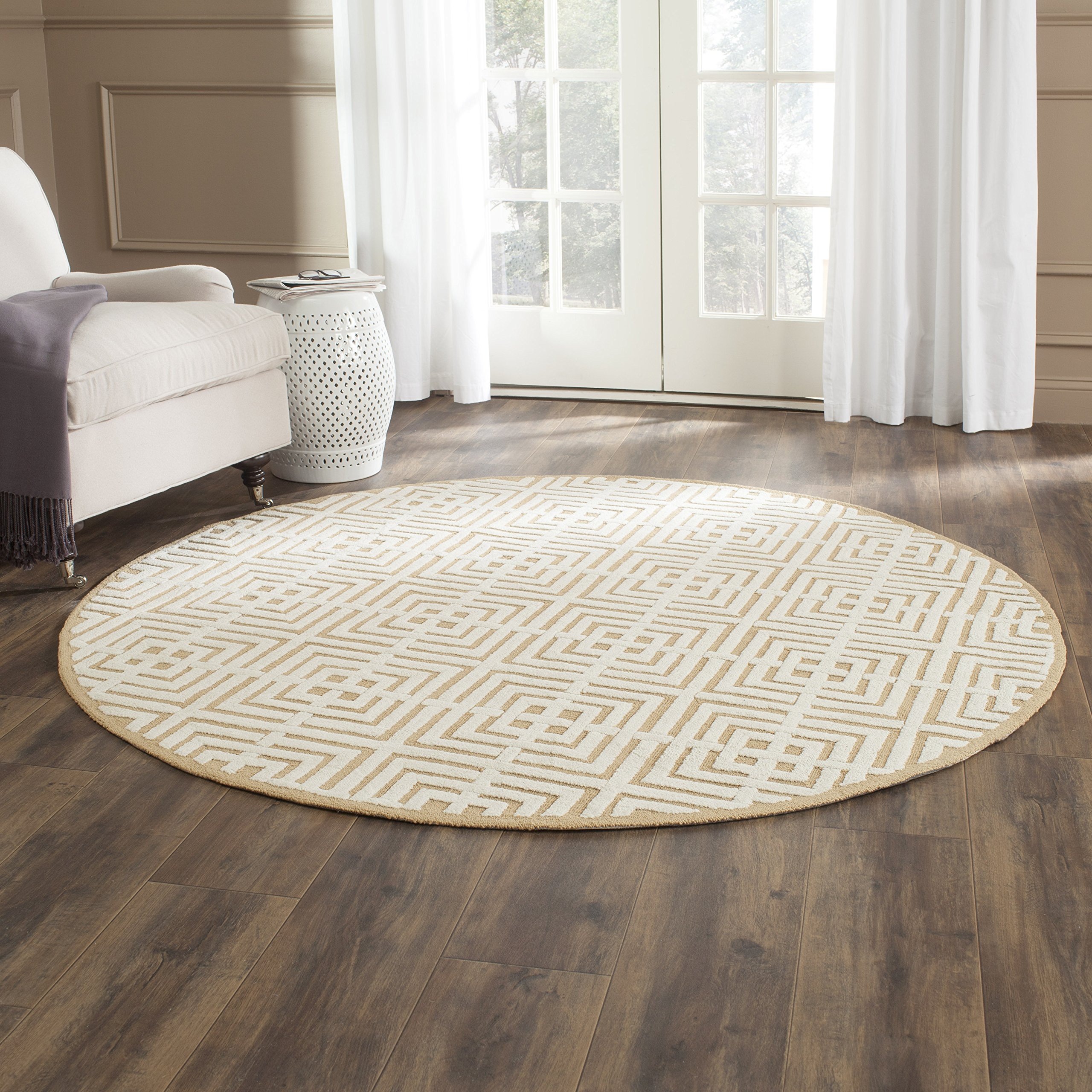 SAFAVIEH Newport Collection 6-Foot Round Beige & White Handmade Cotton Area Rug - Soft Living Room, Bedroom, or Nursery Floor Covering