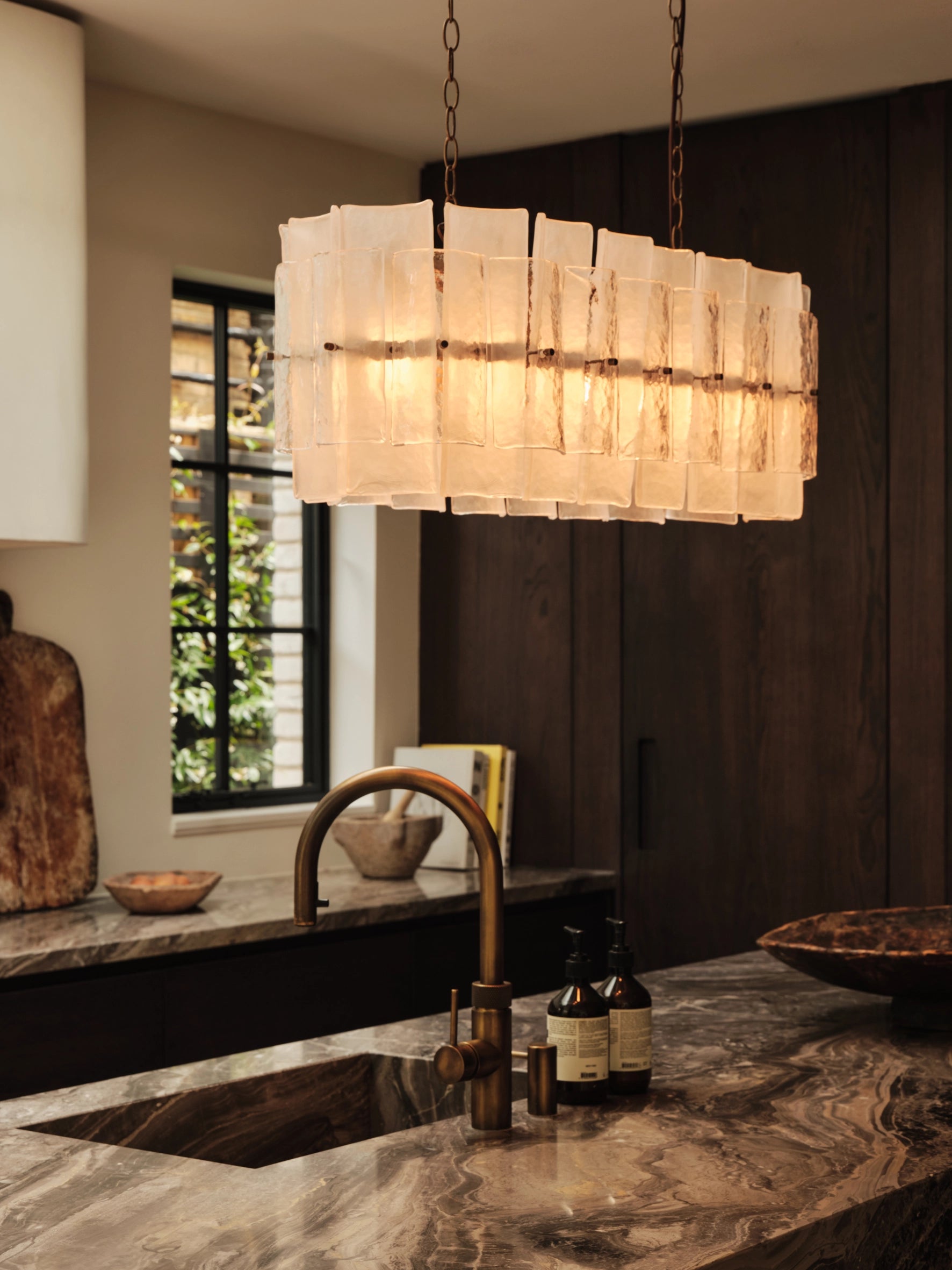 Pazo 9-Light Layered Textured Glass Oval Chandelier - Elegant Dining Room Lighting Fixture for Modern Home Decor