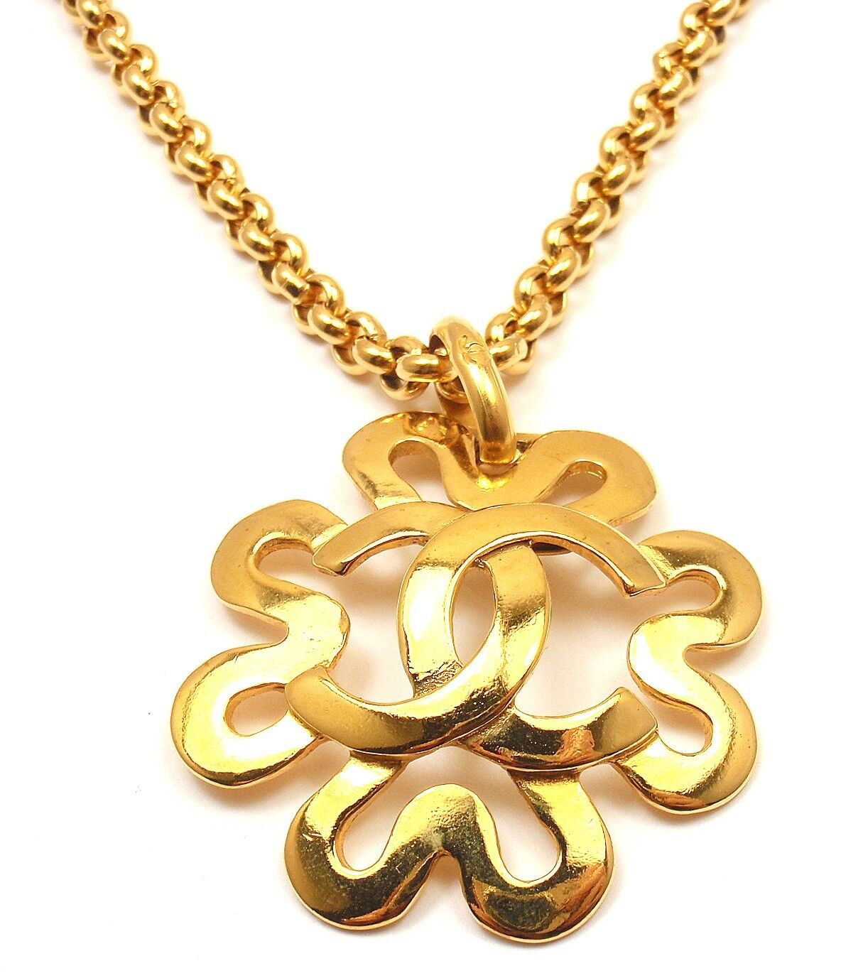 Authentic Chanel Vintage Gold Tone Logo CC Daisy Necklace - Elegant & Timeless Jewelry for Women, Perfect for Parties, Weddings & Special Occasions