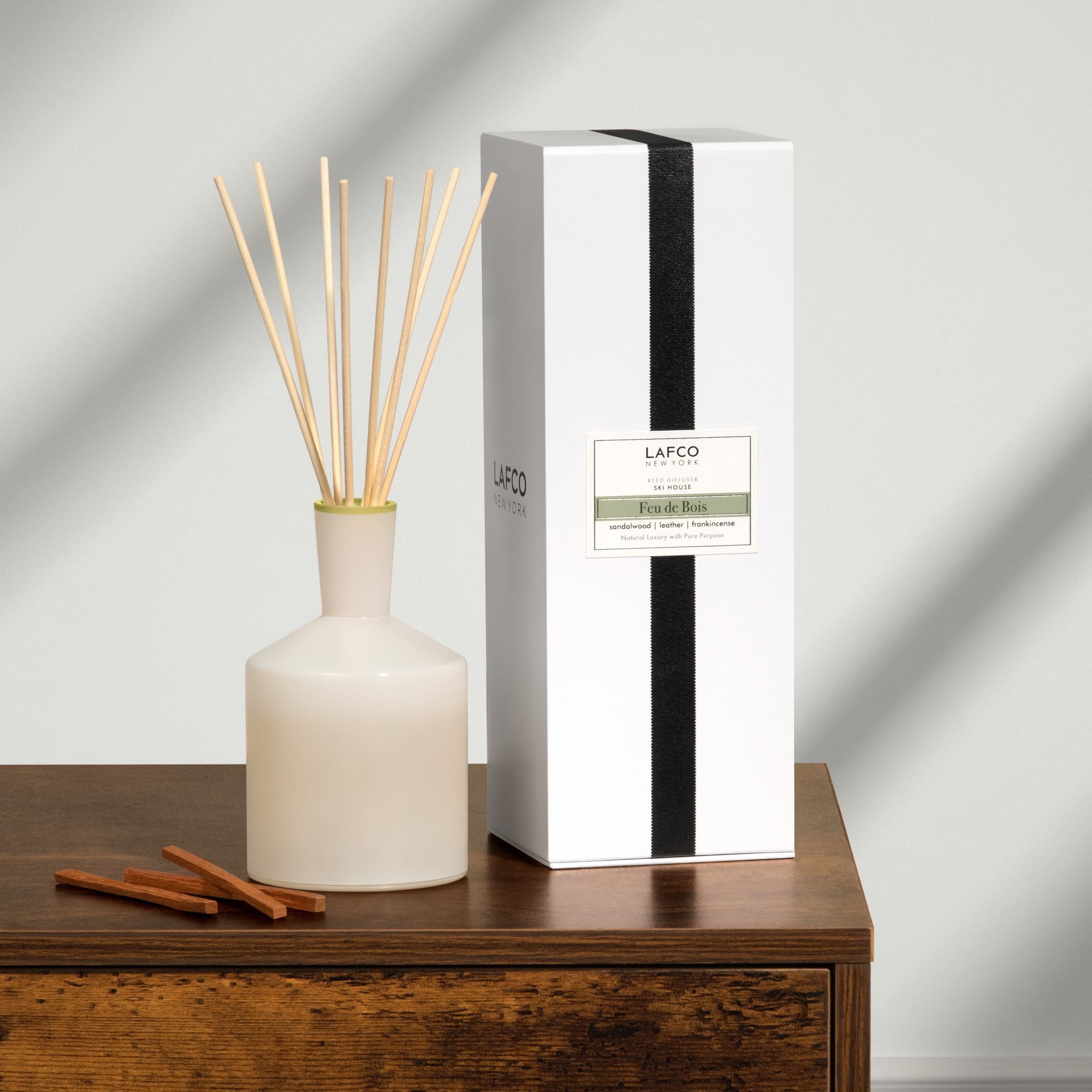Feu de Bois Reed Diffuser - Premium Wood Scented Home Fragrance Oil for Living Room, Bedroom & Office - Long Lasting Aromatherapy Essential Oil Diffuser Set