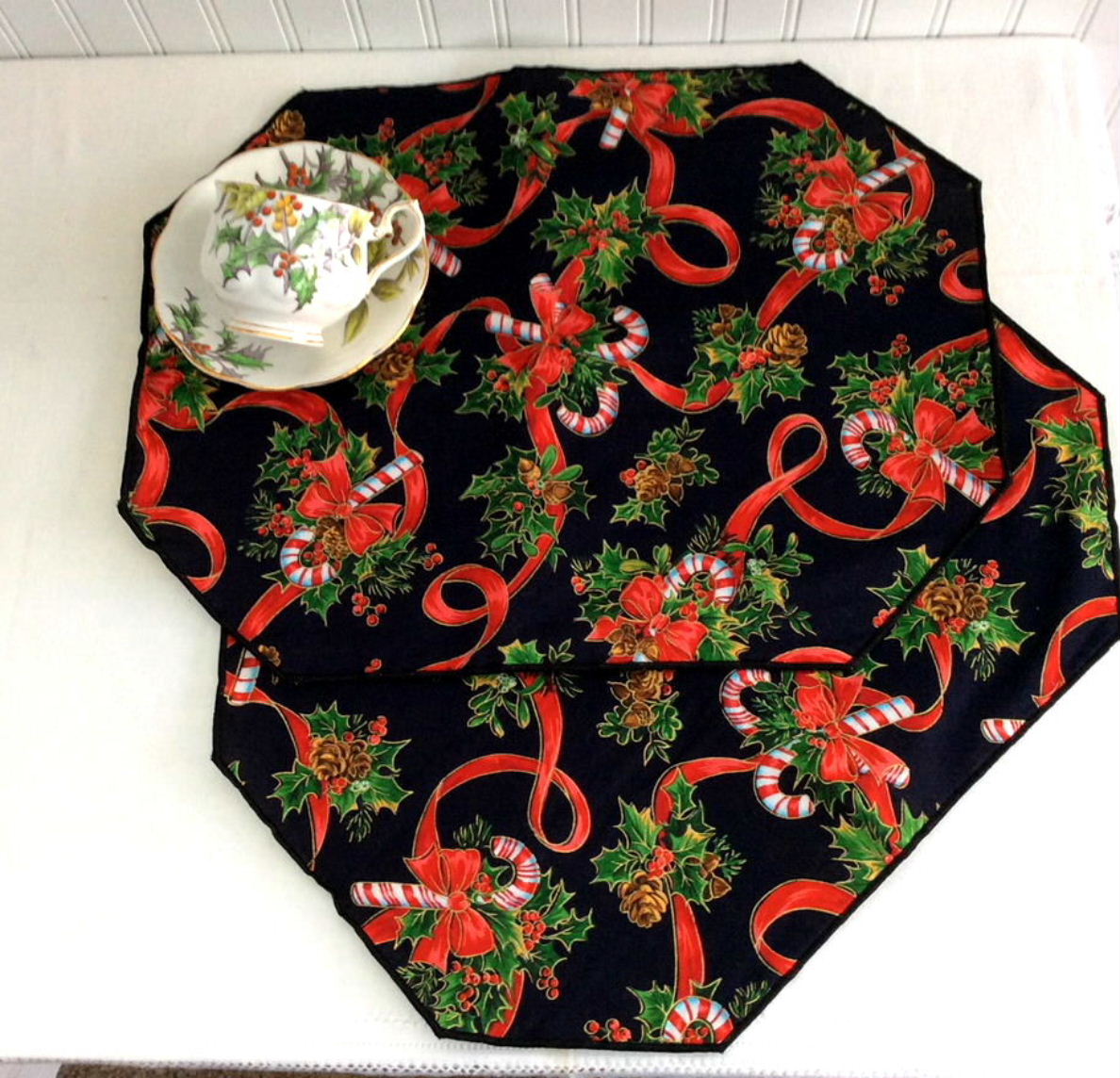 Vintage 1990s Christmas Placemats Set of 2 - Candy Cane & Holly Ribbon Design for Holiday Dinner Party - Insulated Heat Resistant Table Mats for Festive Dining & Home Decor
