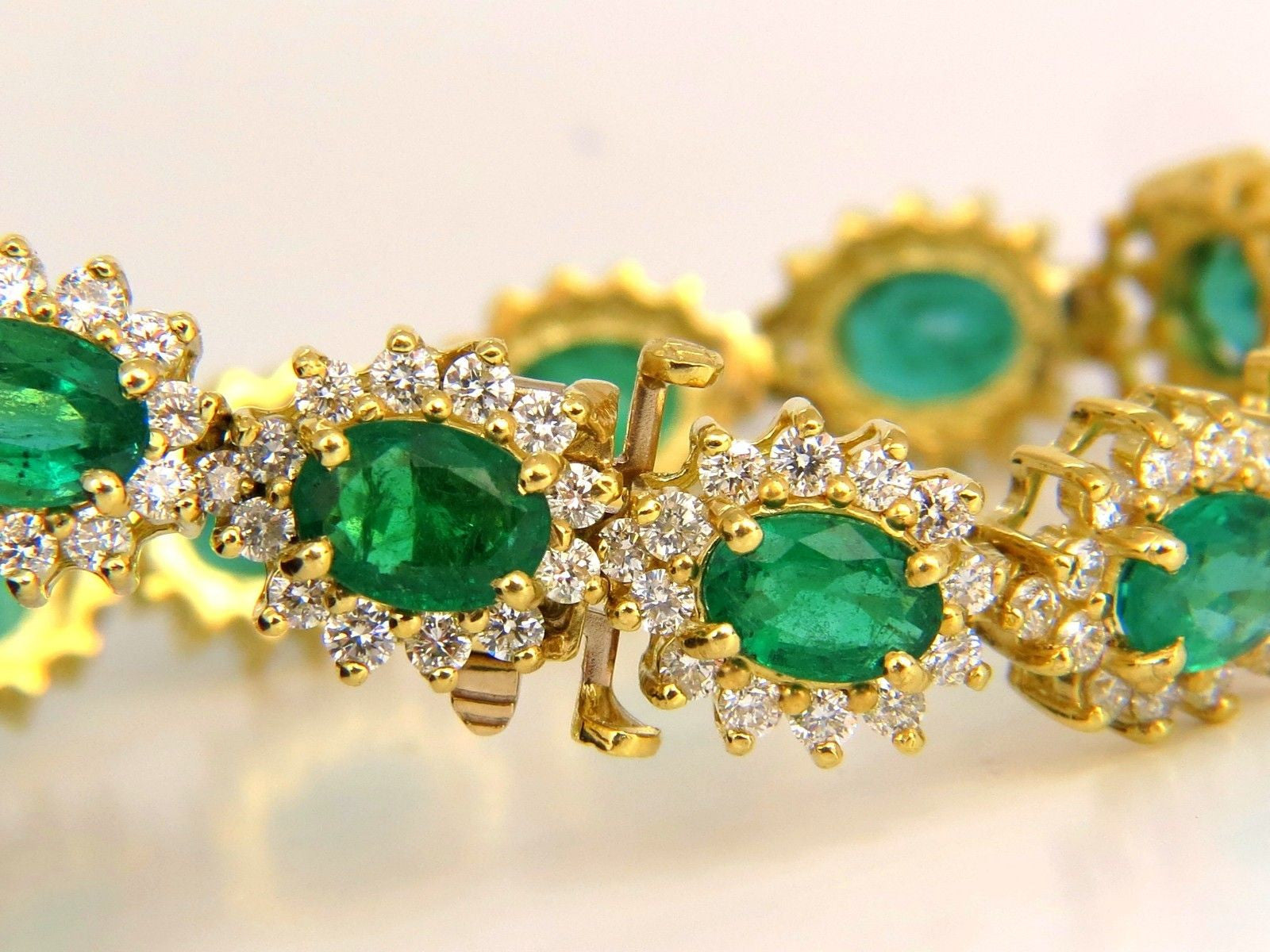 30.26CT Natural Zambia Vivid Green Emerald Diamond Bracelet - 8.5 Inch Luxury Jewelry for Women, Perfect for Weddings, Parties & Special Occasions