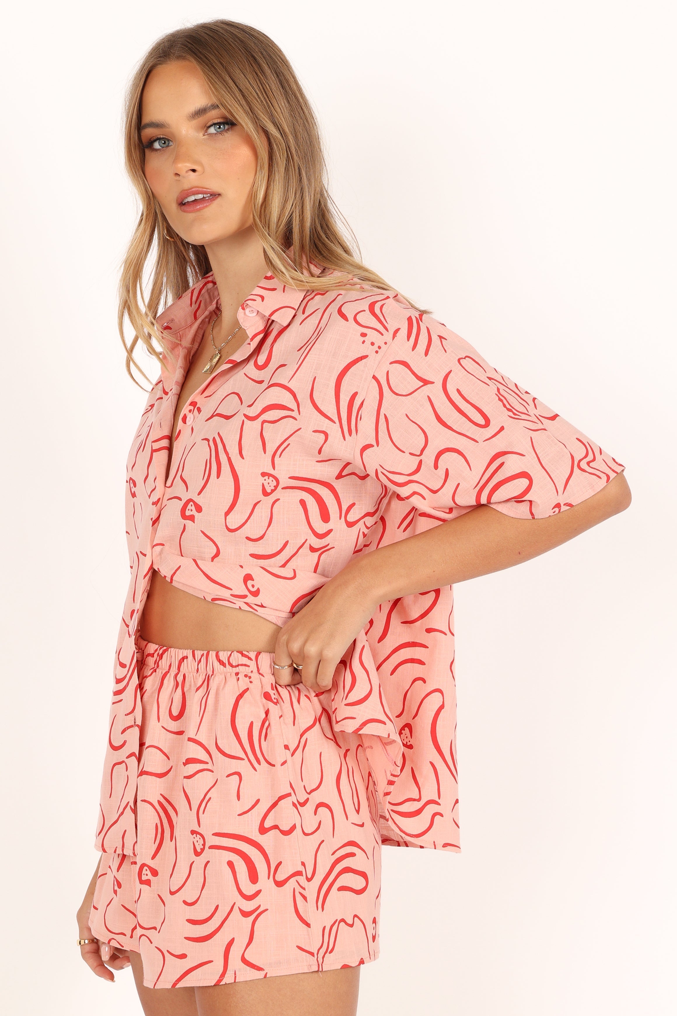 Flower Power Short Set - Pink Summer Outfit for Women | Casual & Comfortable Shorts & Top | Perfect for Beach, Vacation & Outdoor Activities